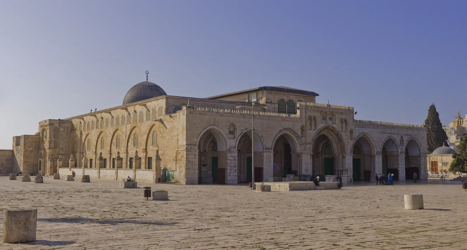 Mosquée Al-Aqsa — Vue extérieure du dôme argenté de la mosquée Al-Aqsa depuis le nord-est