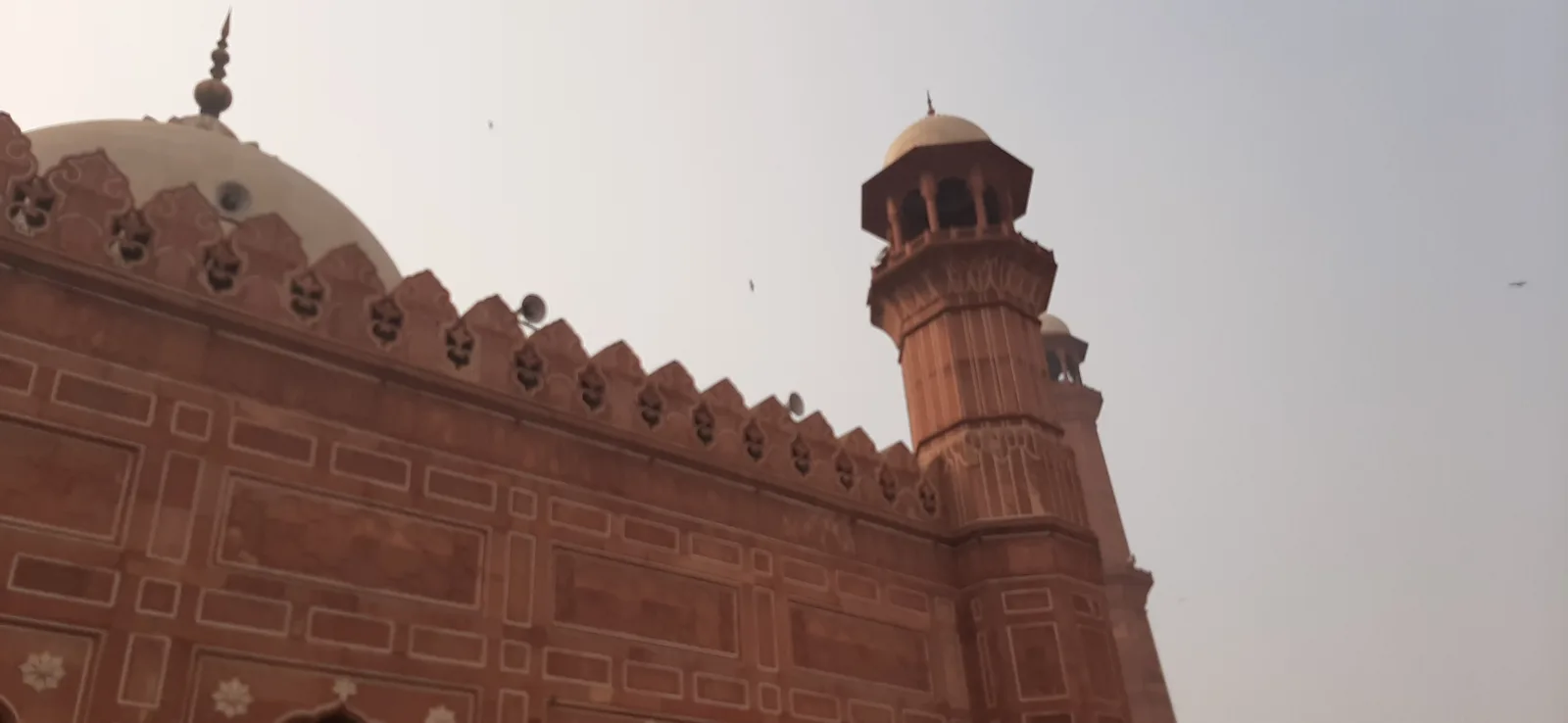 Mosquée Badshahi — Badshahi Mosque Pillars