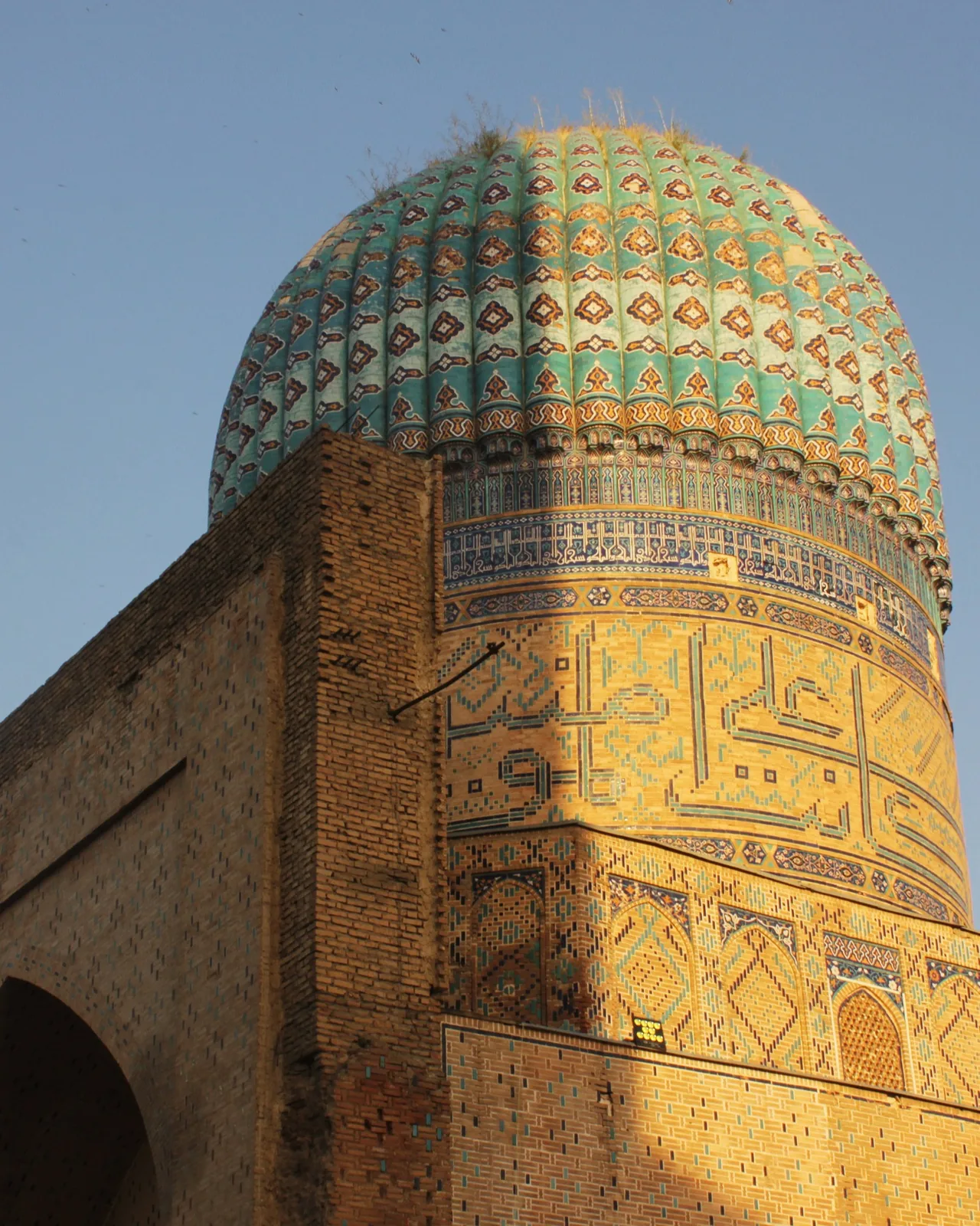 Mosquée Bibi-Khanym — La coupole relevée après restauration