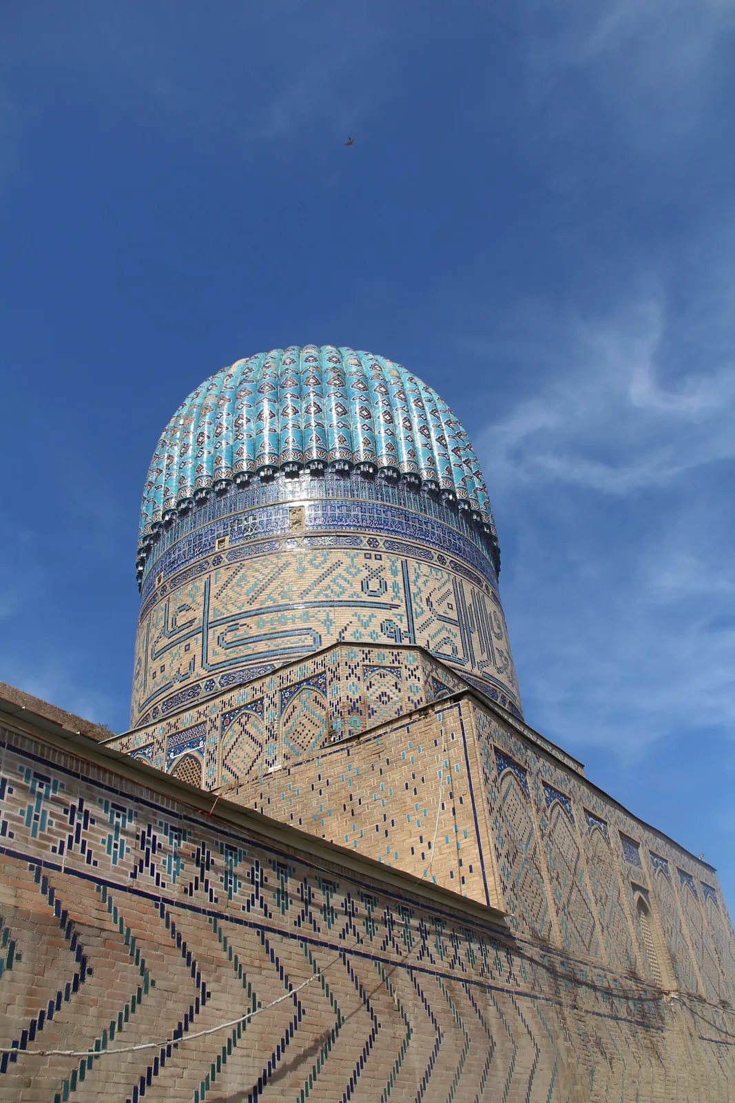 Mosquée Bibi-Khanym — Vue rapprochée du dôme principal