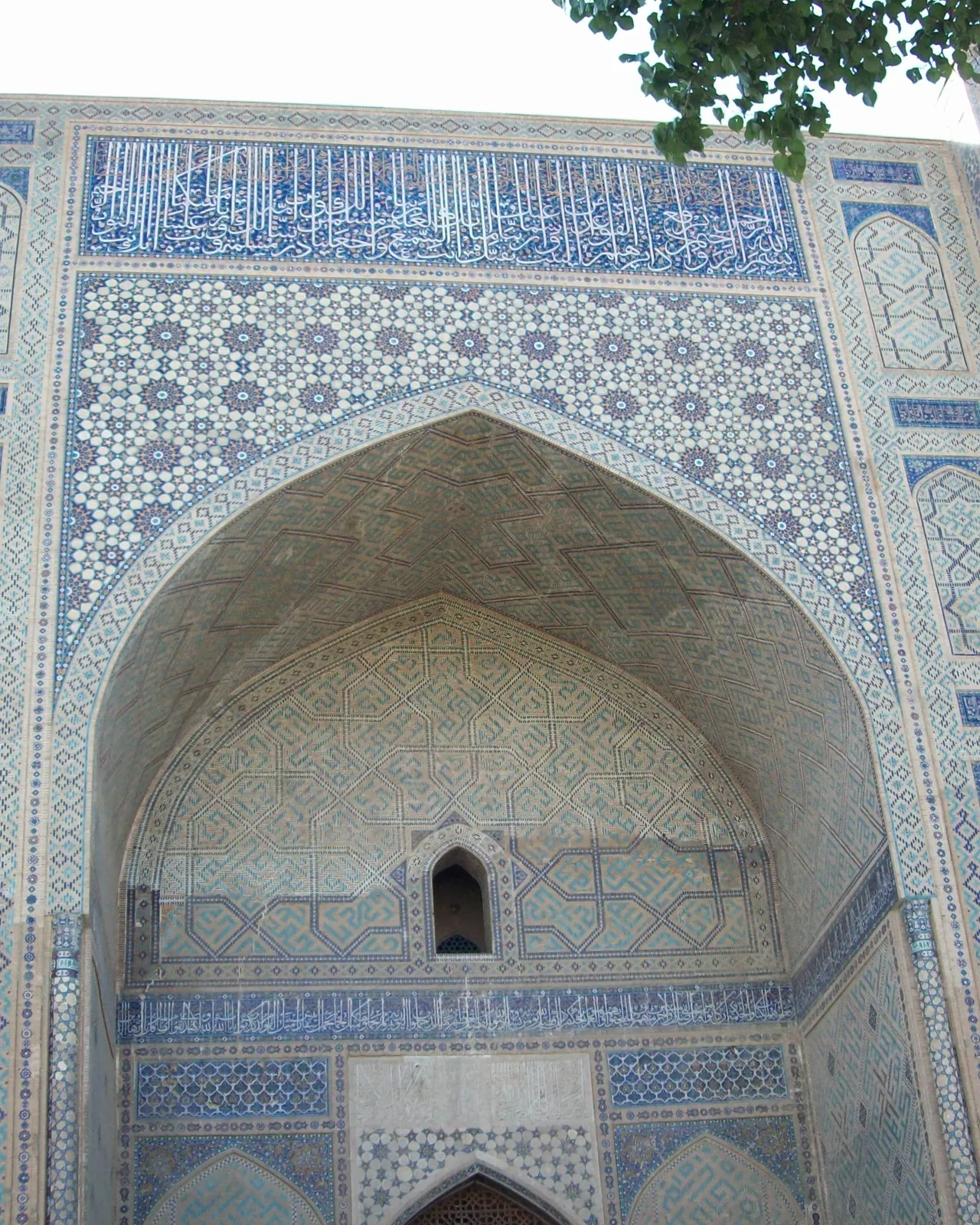 Mosquée Bibi-Khanym — Le grand iwan du sanctuaire