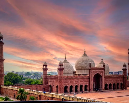La mosquée Badshahi de Lahore au coucher du soleil