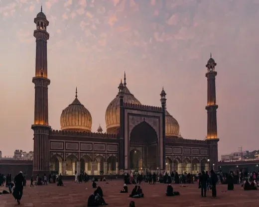 La Jama Masjid de Delhi, posée dix mètres au-dessus de sa ville