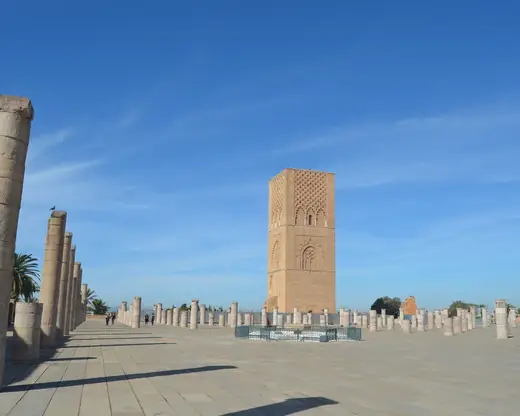 La Tour Hassan : un minaret arrêté à mi-hauteur depuis 1199