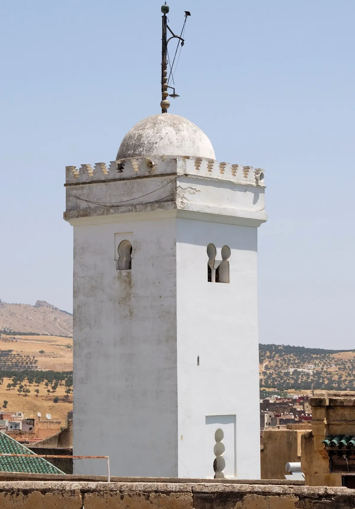 Le minaret, vu depuis les toits de la médina