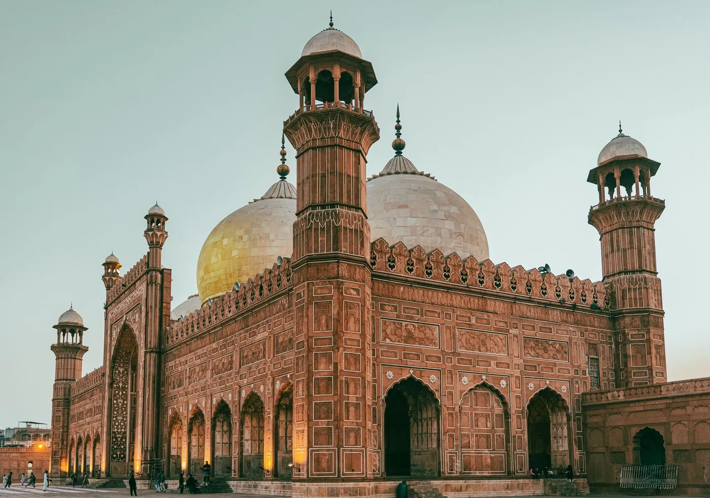 La mosquée Badshahi de Lahore au crépuscule