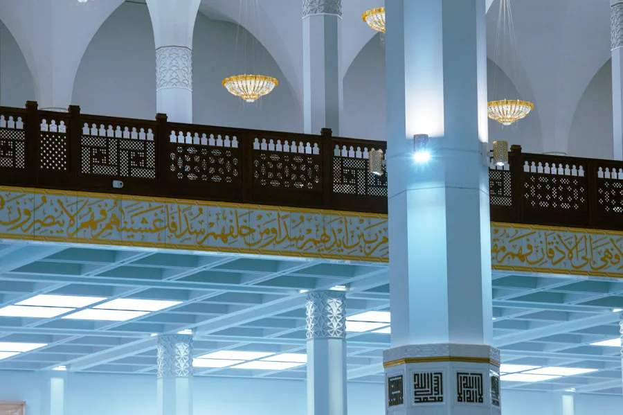 Les colonnes octogonales de la salle de prière de Djamaâ El Djazaïr