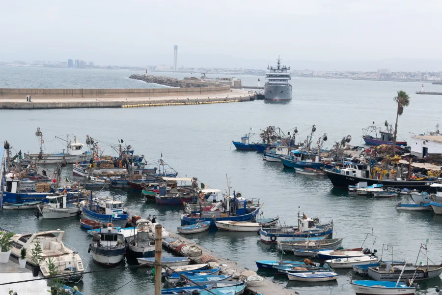 Vue du port et de la baie d'Alger, sur le front de mer où se dresse Djamaâ El Djazaïr