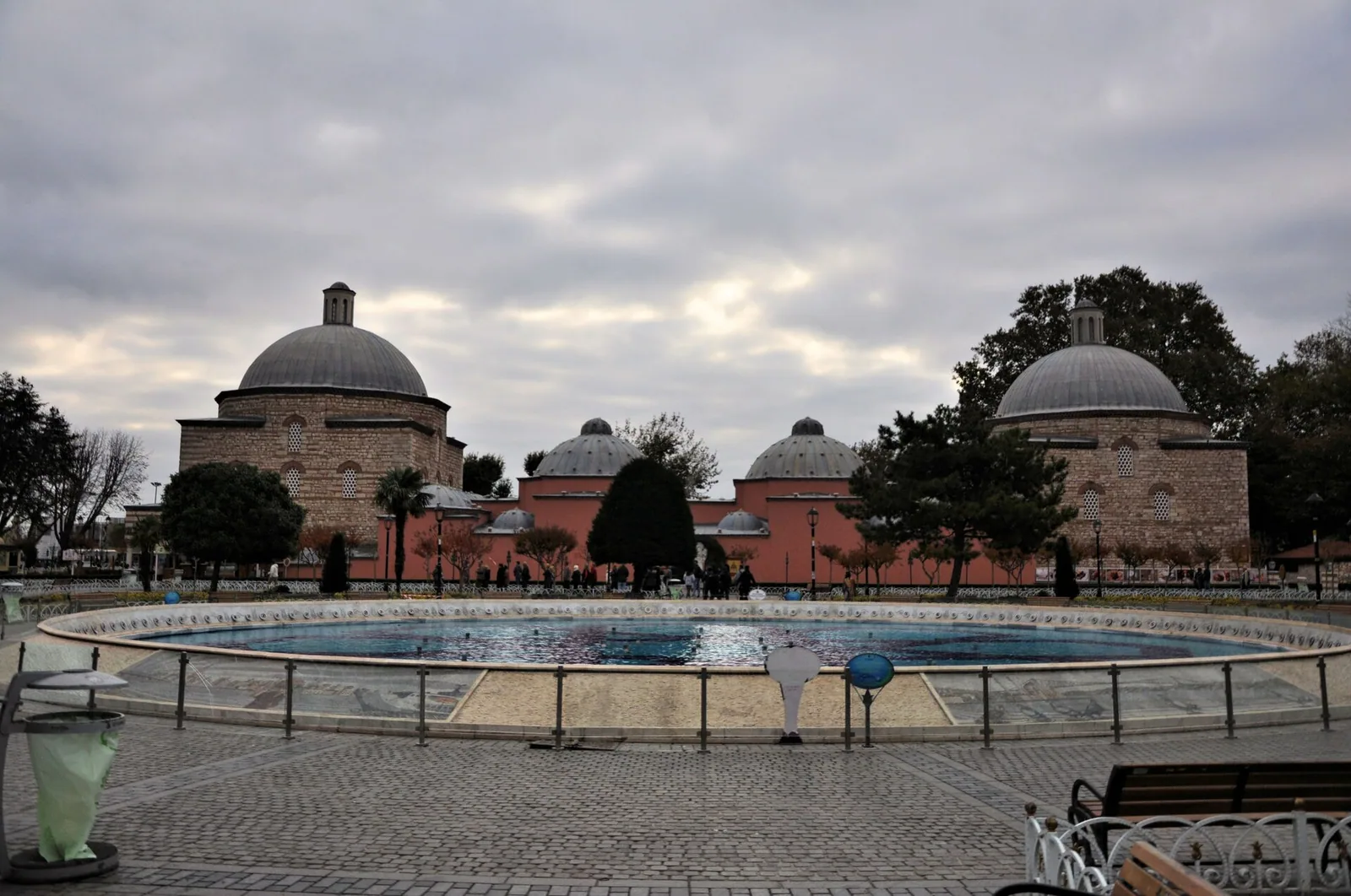 Le bain et ses deux coupoles