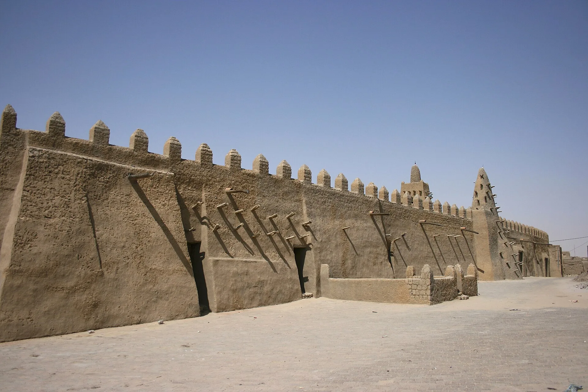 Façade est de la mosquée de Djingareyber, Tombouctou
