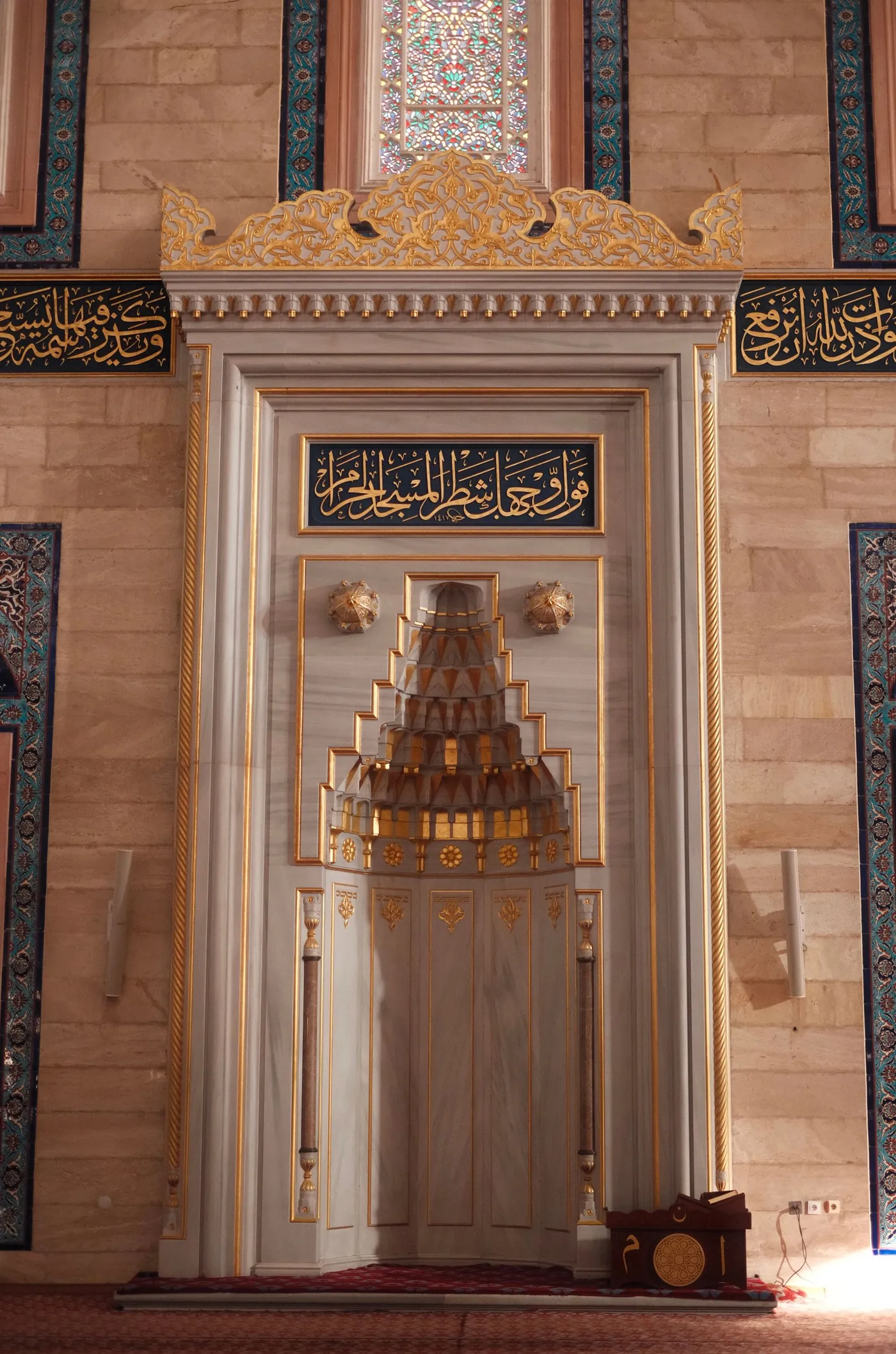 Le détail d'un mihrab et le creux de sa niche