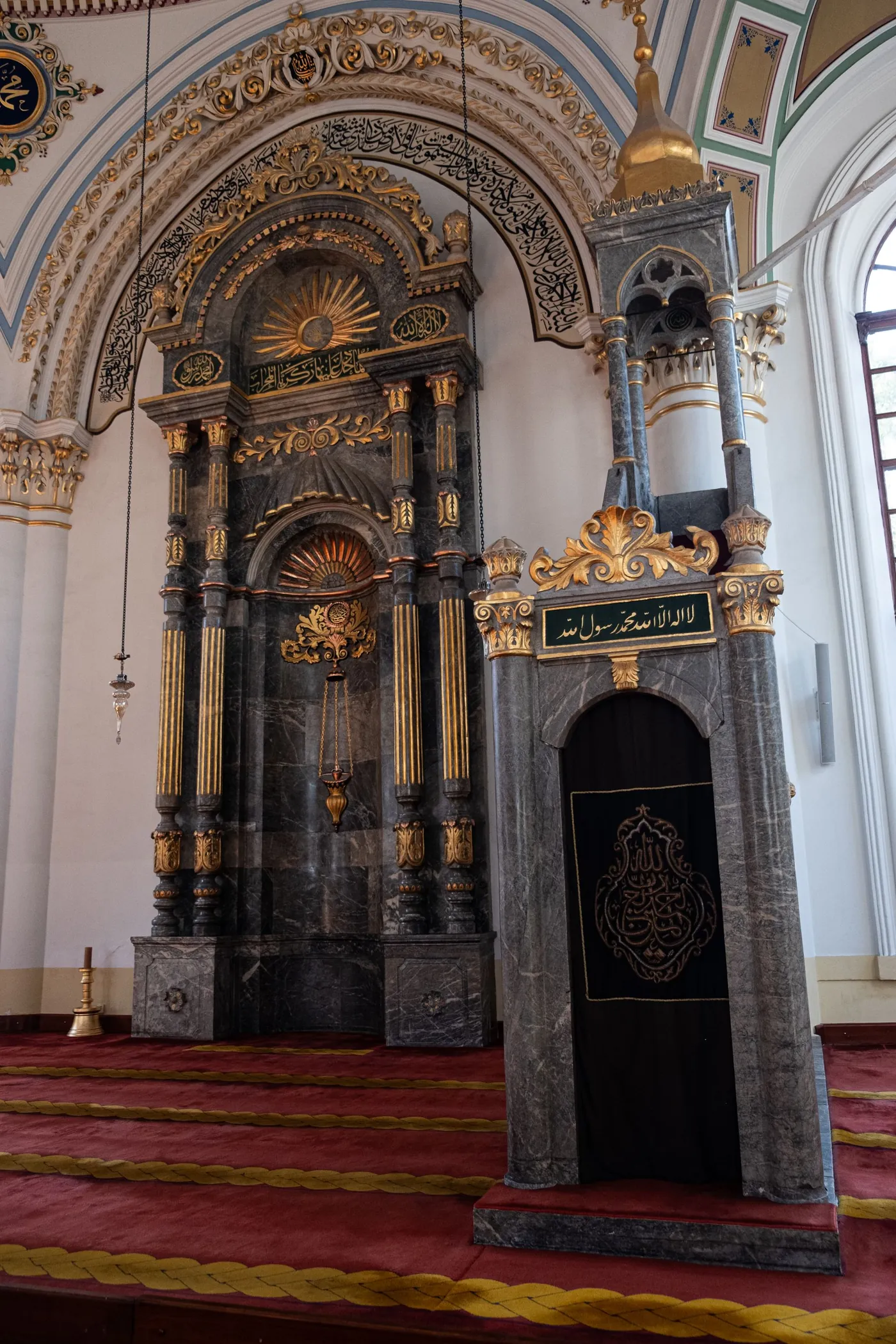 Le mihrab et le minbar d'une mosquée ottomane