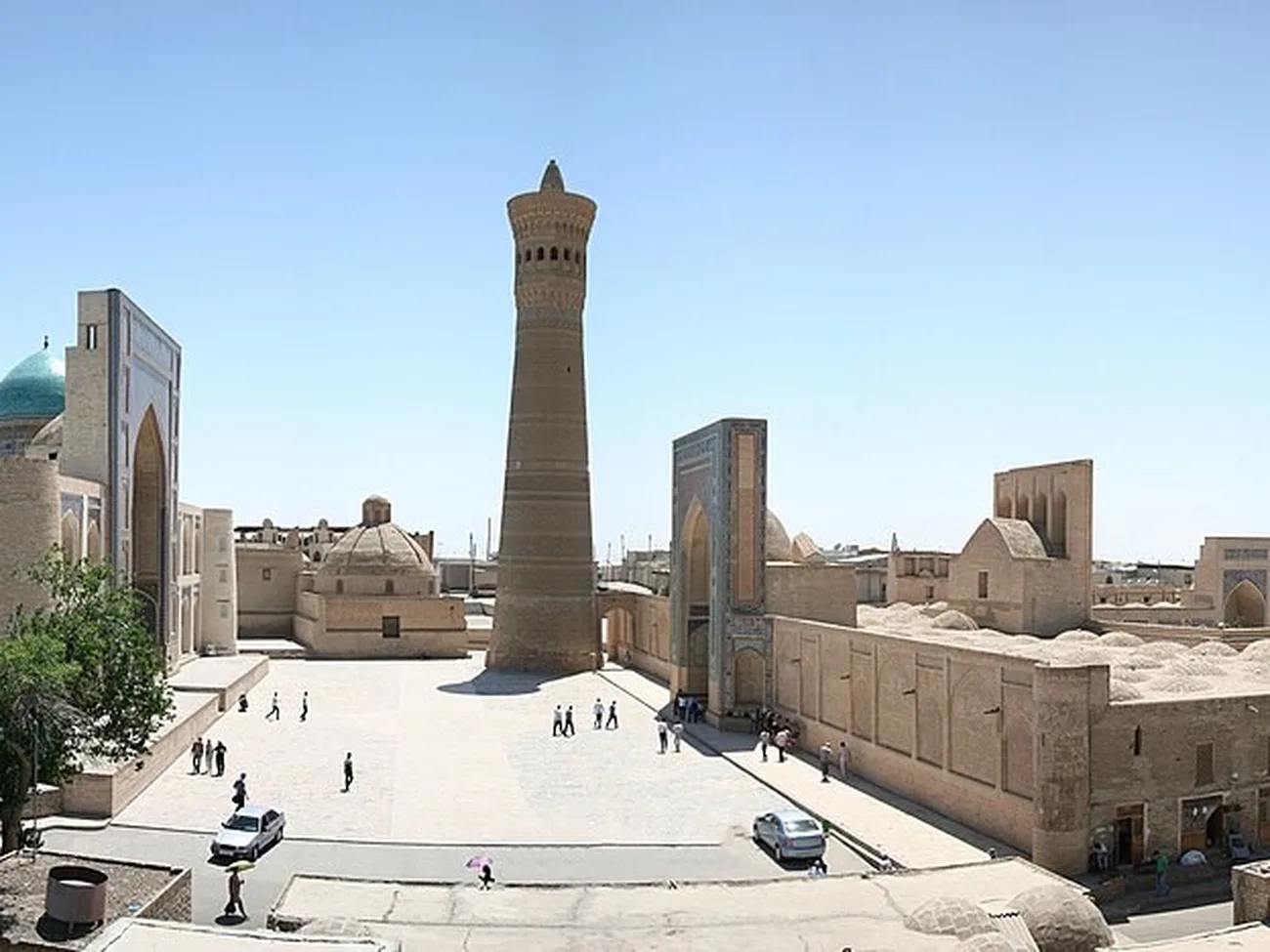 Le complexe Po-i-Kalyan et les toits de Boukhara