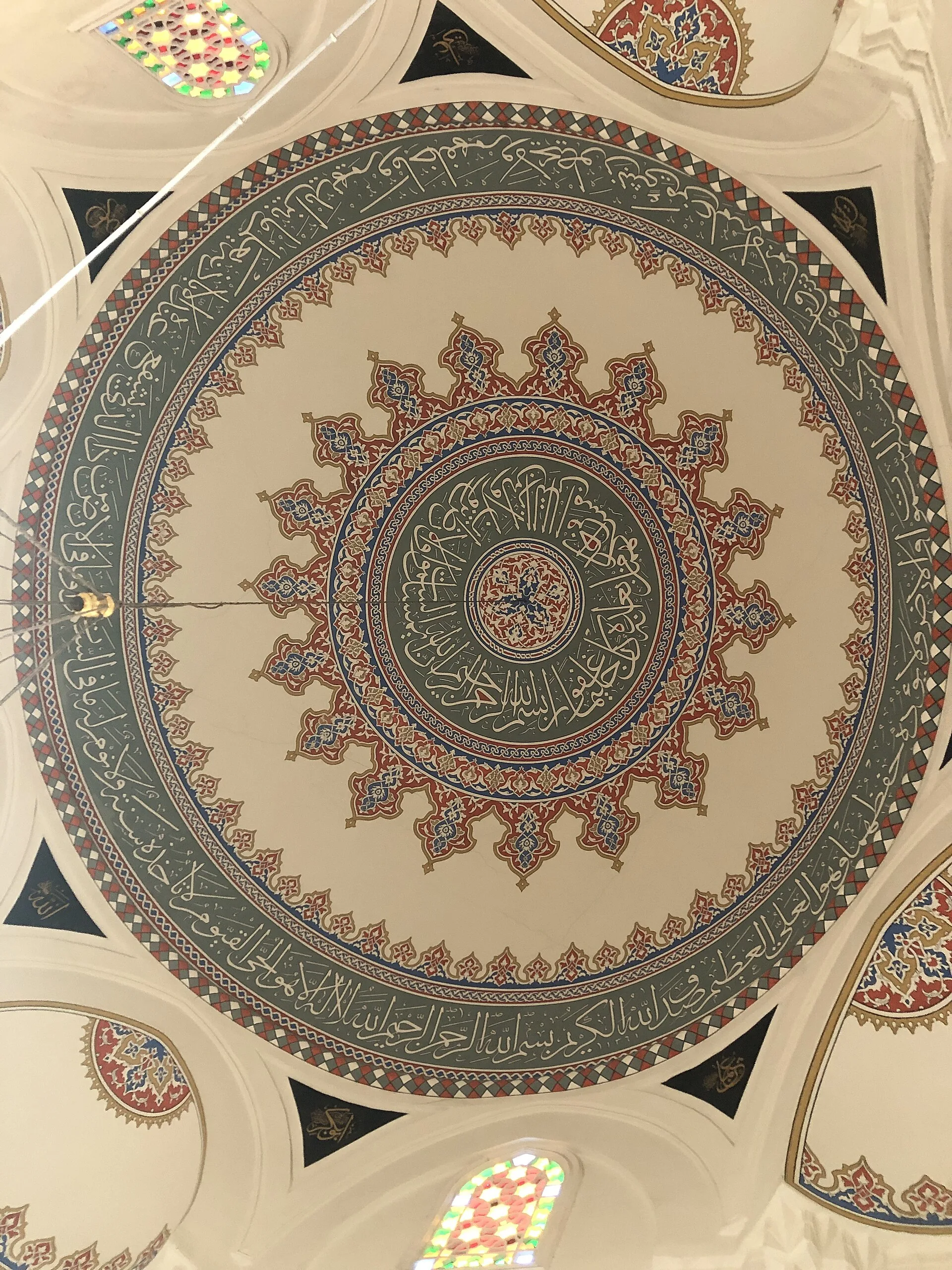 Un volume carré et une coupole unique, l'une des plus petites œuvres de Sinan à Istanbul