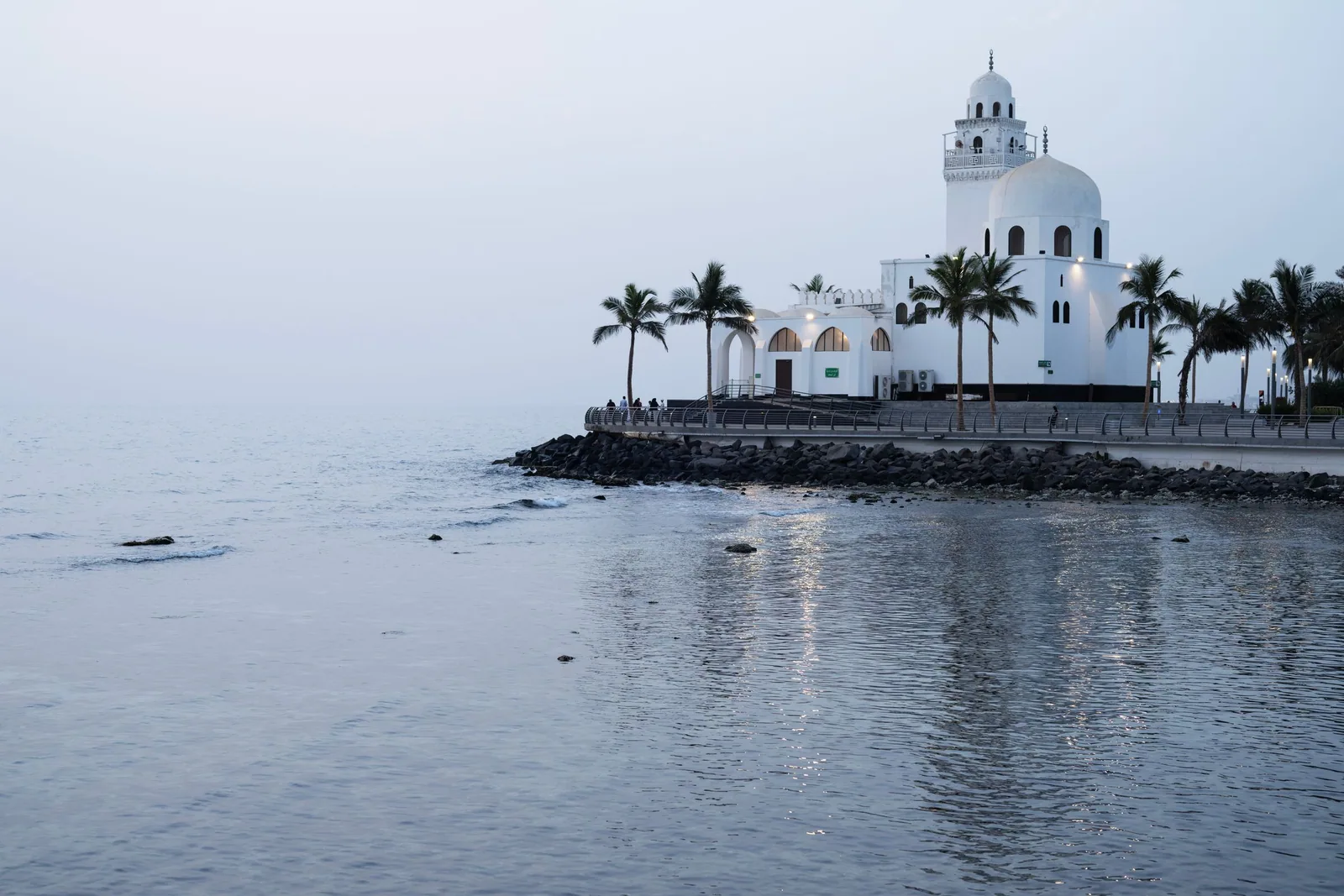 Djeddah, une mosquée bâtie au bord de la mer Rouge