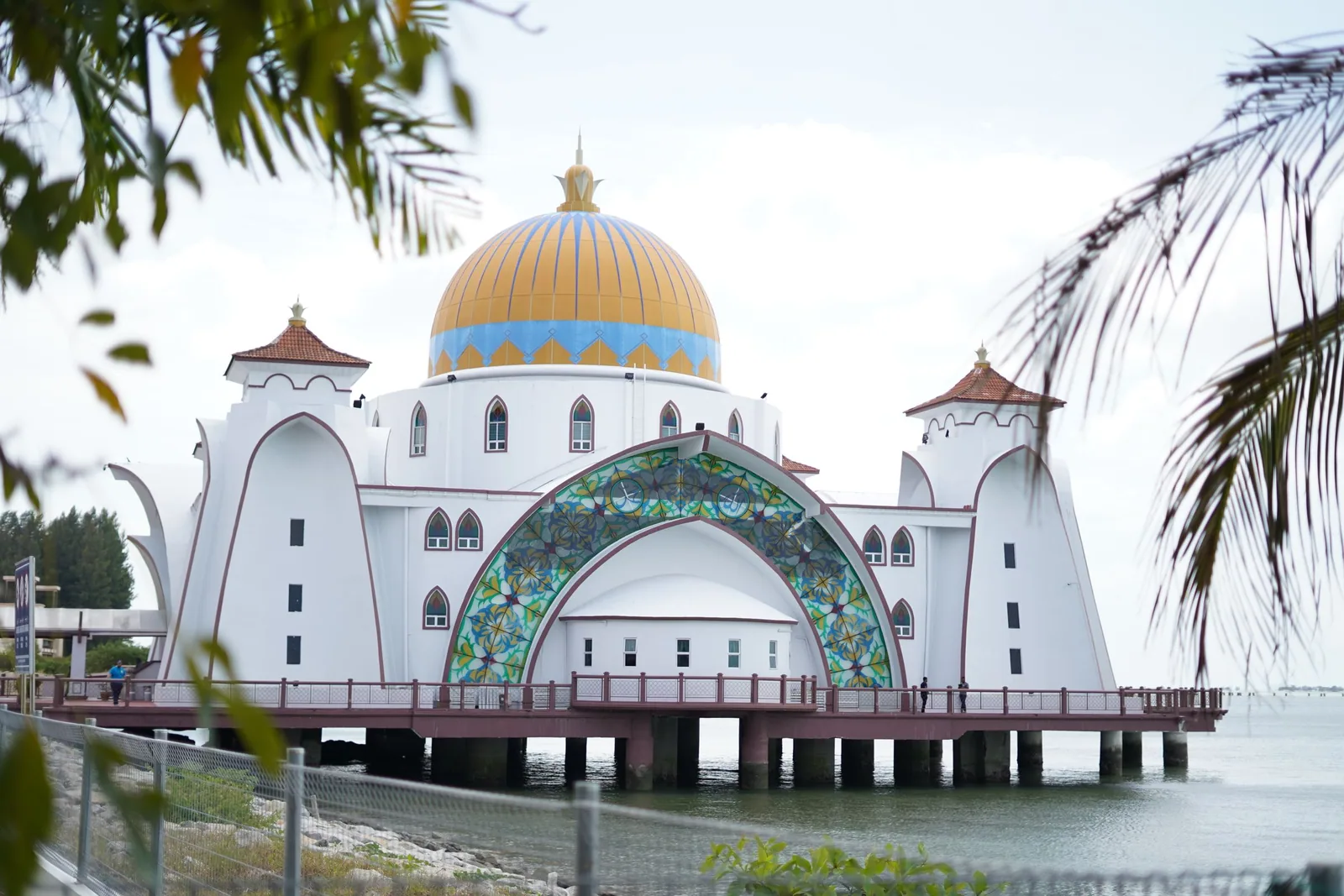 Malacca, la façade et la passerelle