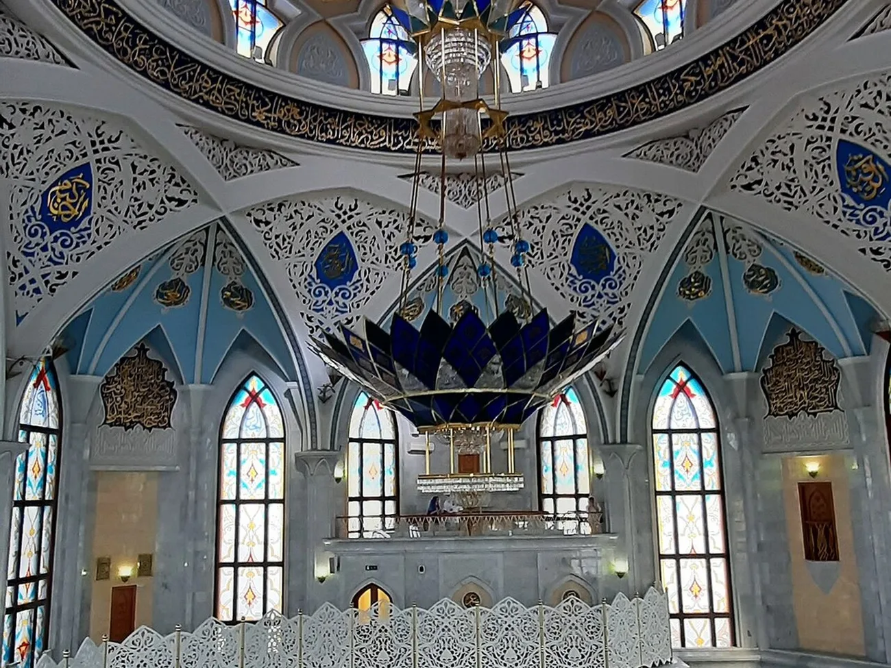 L'intérieur de la mosquée et sa coupole