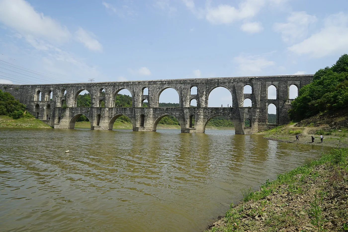 Le pont de Mağlova en enfilade