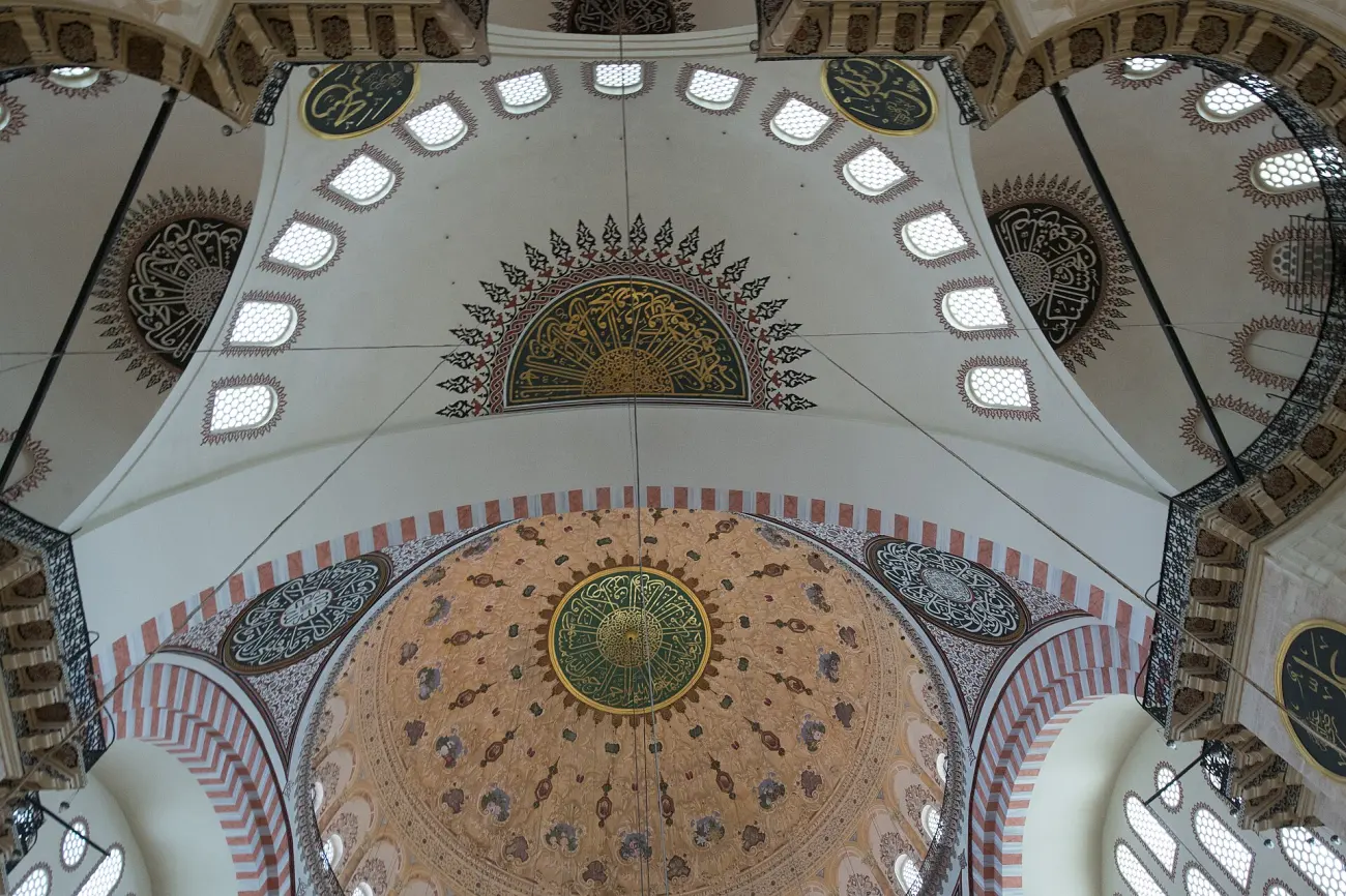 La coupole de la Süleymaniye vue de dessous