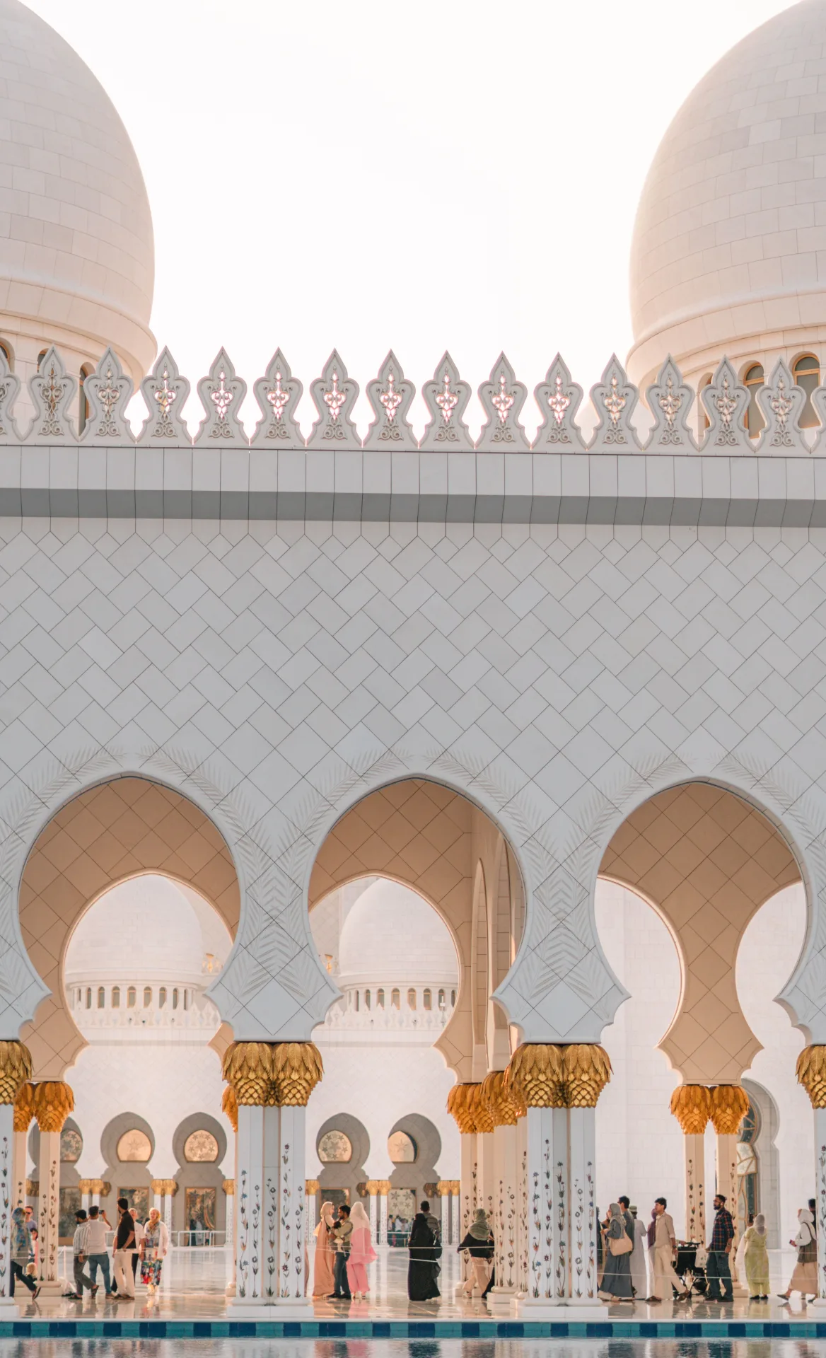 Mosquée Cheikh Zayed — Arcades et dômes à l'heure dorée