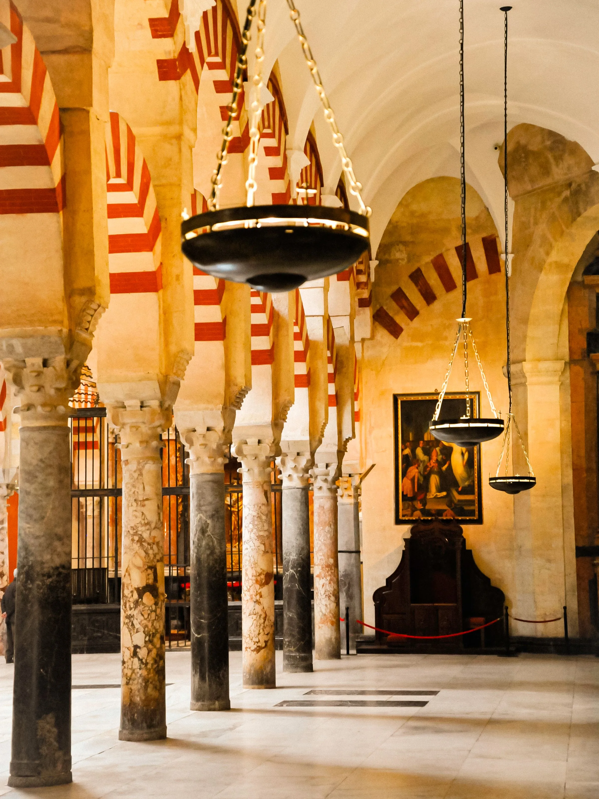 Mosquée-cathédrale de Cordoue — Colonnes de marbre et arcs bicolores