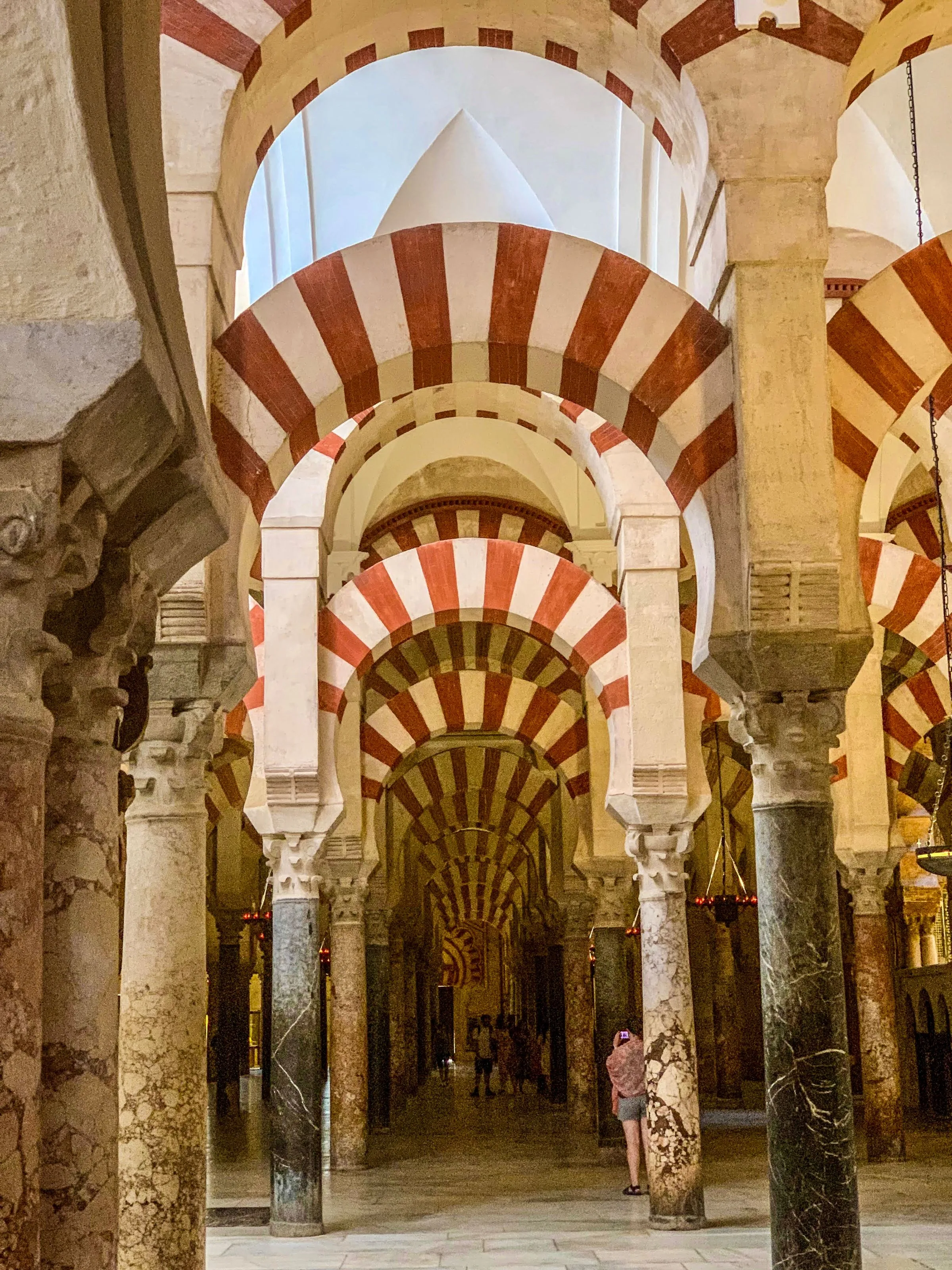 Mosquée-cathédrale de Cordoue — Arcs et coupole près de la maqsura