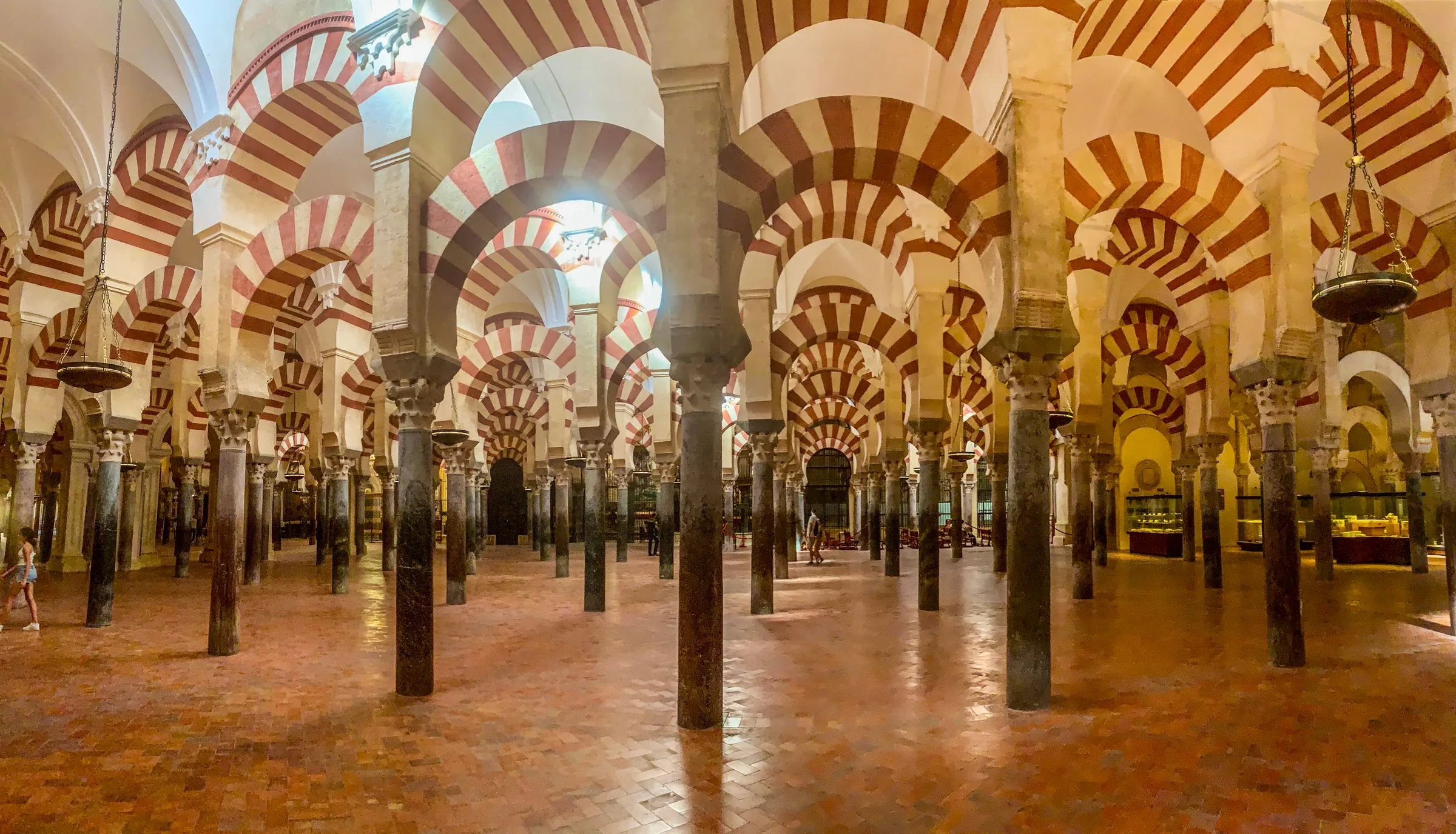 Mosquée-cathédrale de Cordoue — Vue panoramique de la salle hypostyle