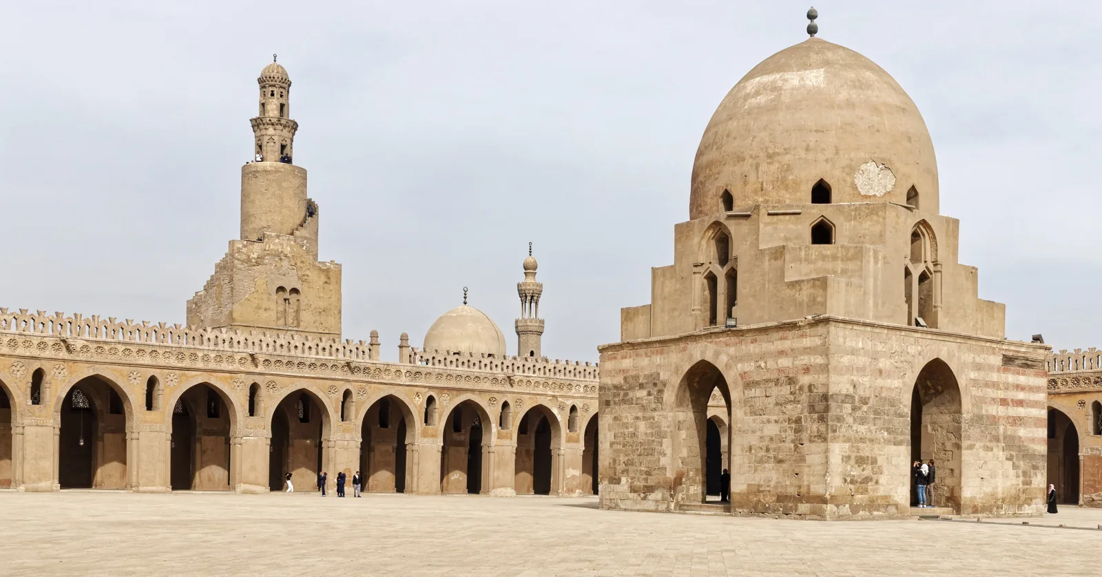 Mosquée Ibn Touloun — 876 bis 879 wurde die Ibn-Tulun-Moschee in Kairo erbaut. 01