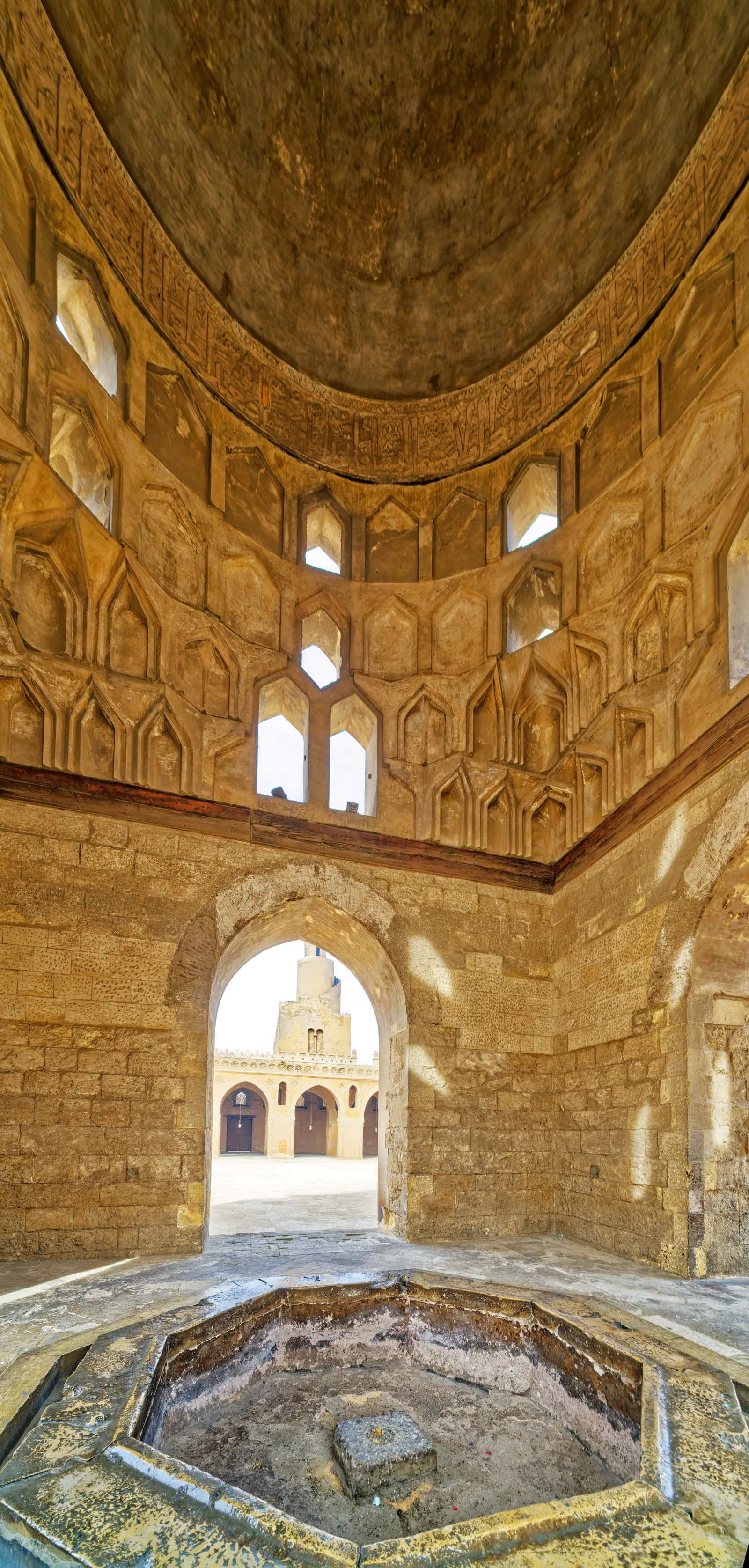 Mosquée Ibn Touloun — 876 bis 879 wurde die Ibn-Tulun-Moschee in Kairo erbaut. 03