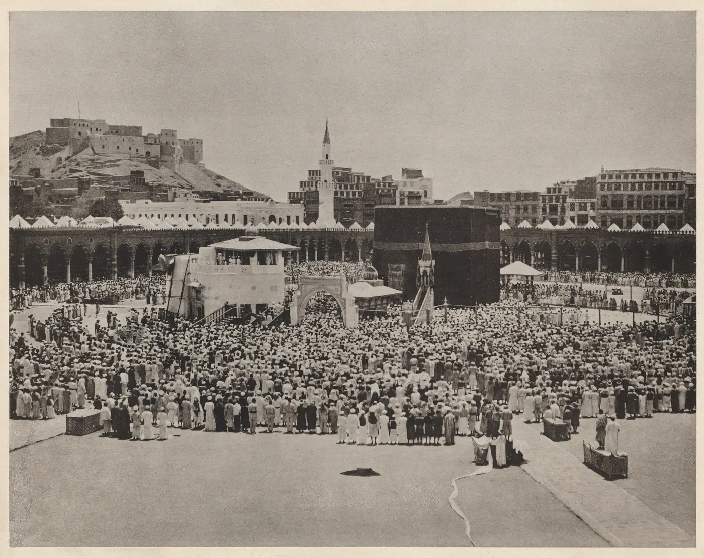La Kaaba et l'assemblée en prière, planche de 1889