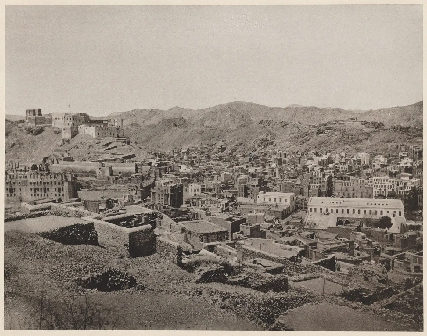 Les toits de La Mecque, et la vallée