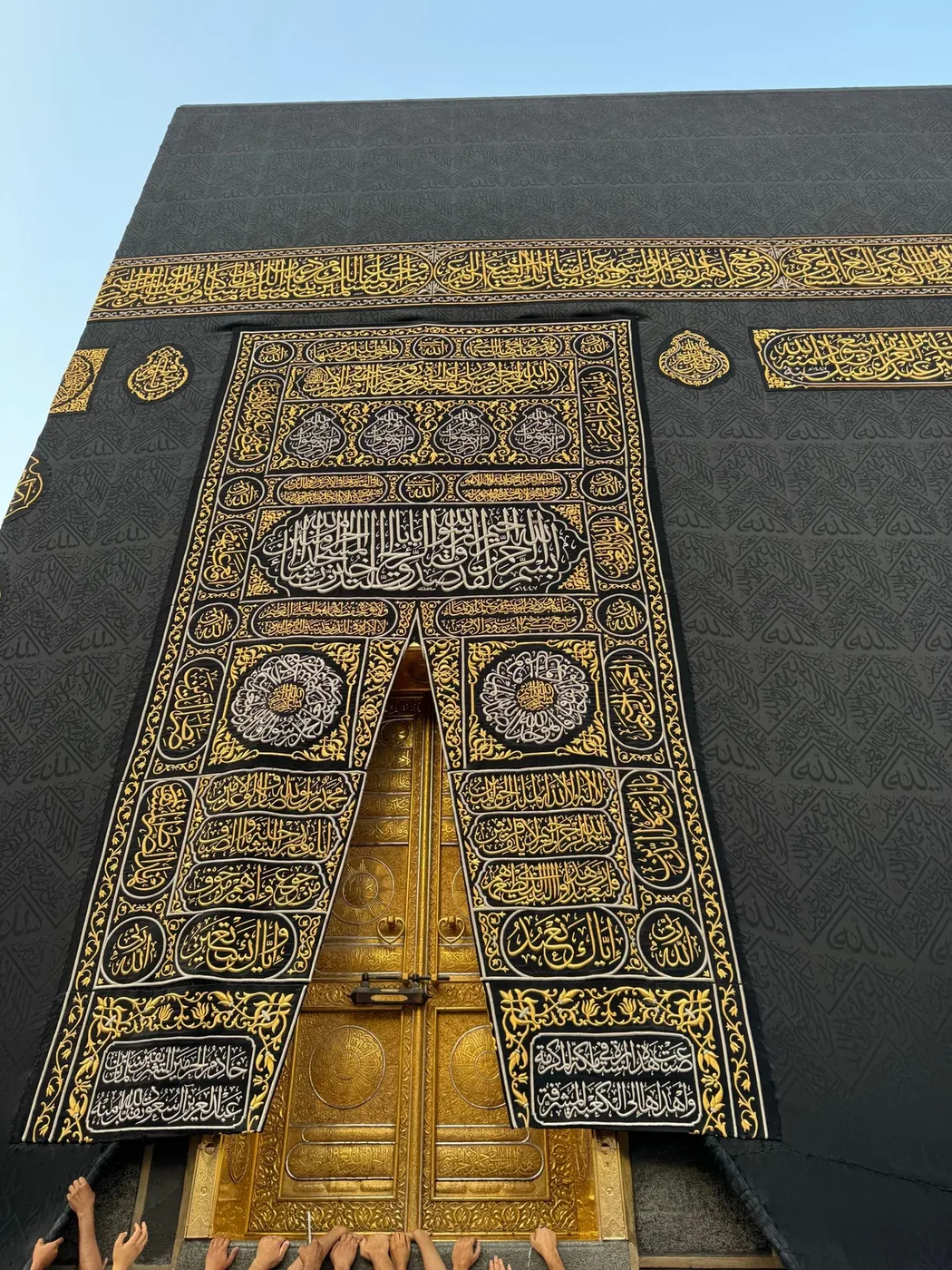 Le sanctuaire et la foule qui tourne