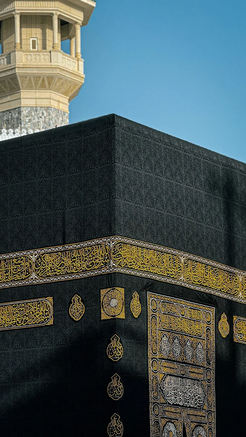 Le bandeau brodé d'or autour de la Kaaba