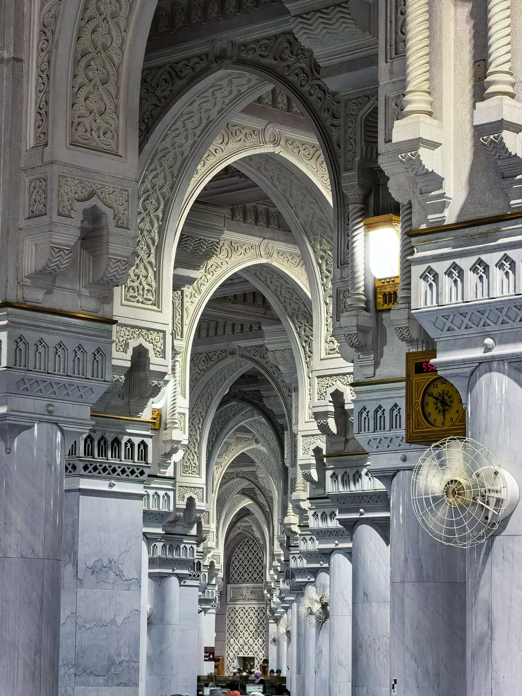 Une galerie du sanctuaire et ses arcades