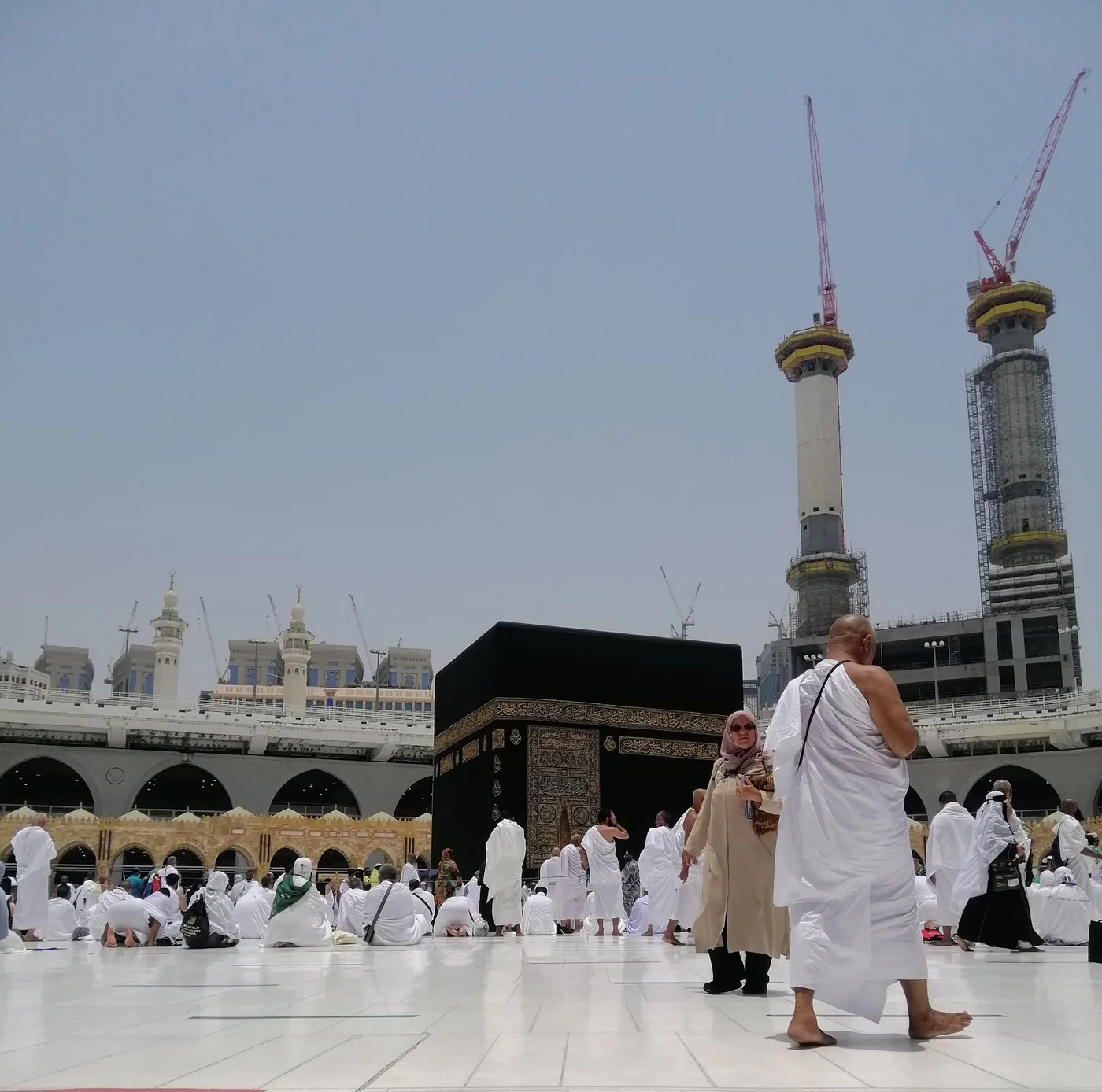 La foule des pèlerins autour de la Kaaba pendant le hajj