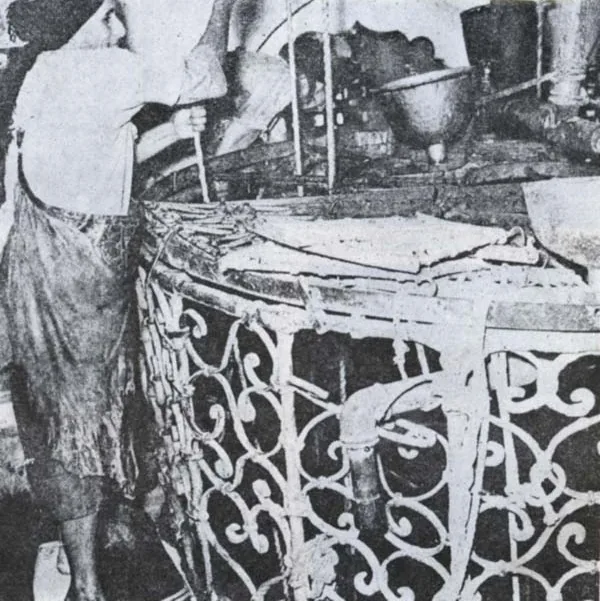 Photographie ancienne de la margelle du puits de Zamzam