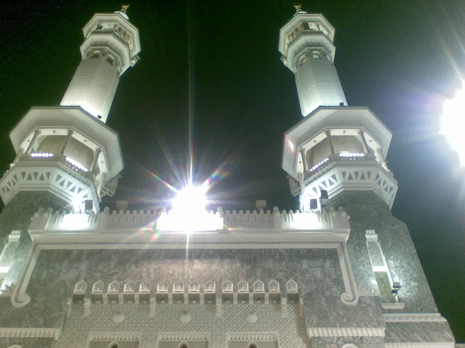 Masjid al-Haram — Vue rapprochée d'un minaret de la mosquée