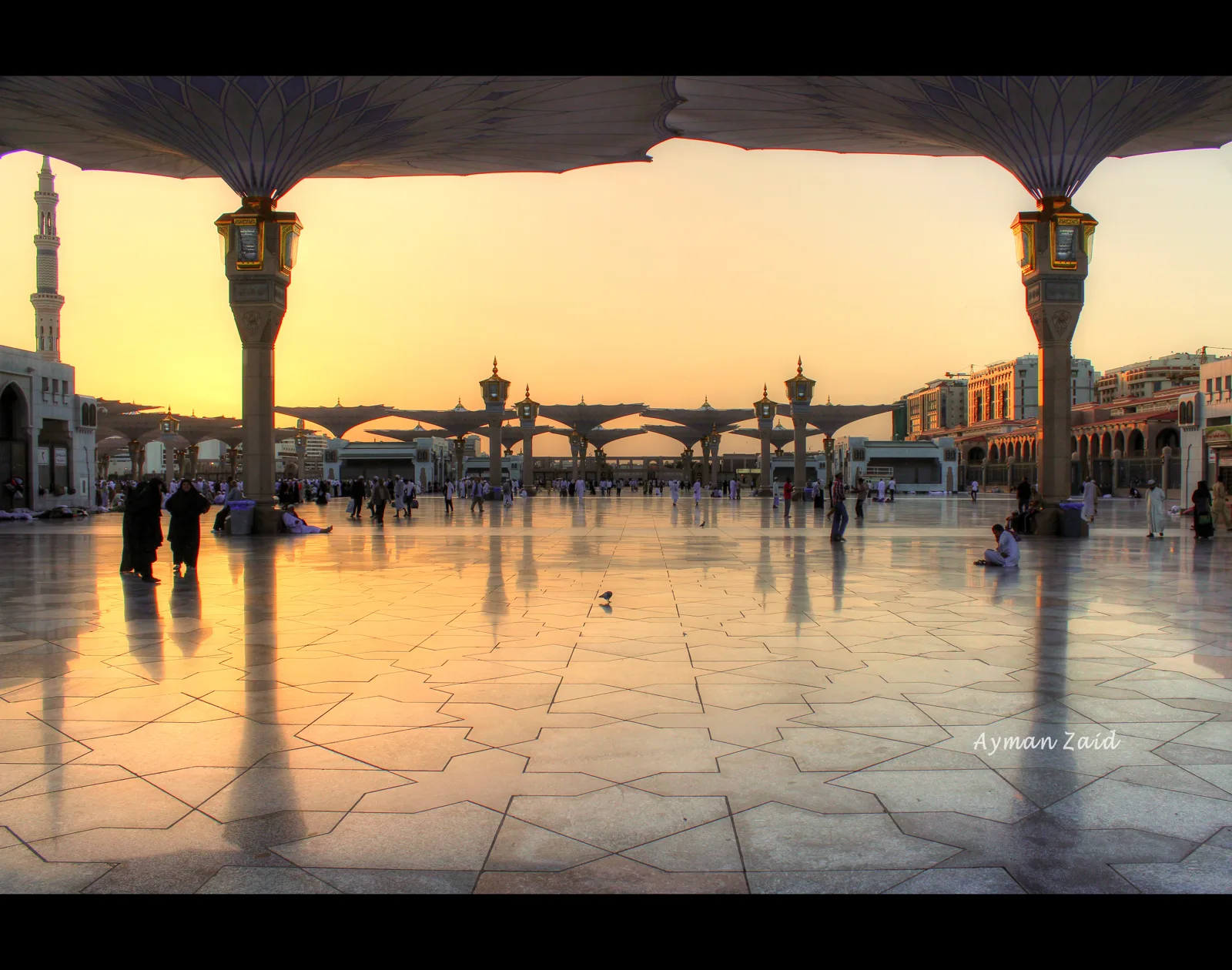 Masjid an-Nabawi — Vue extérieure de la mosquée avec dôme vert et minarets