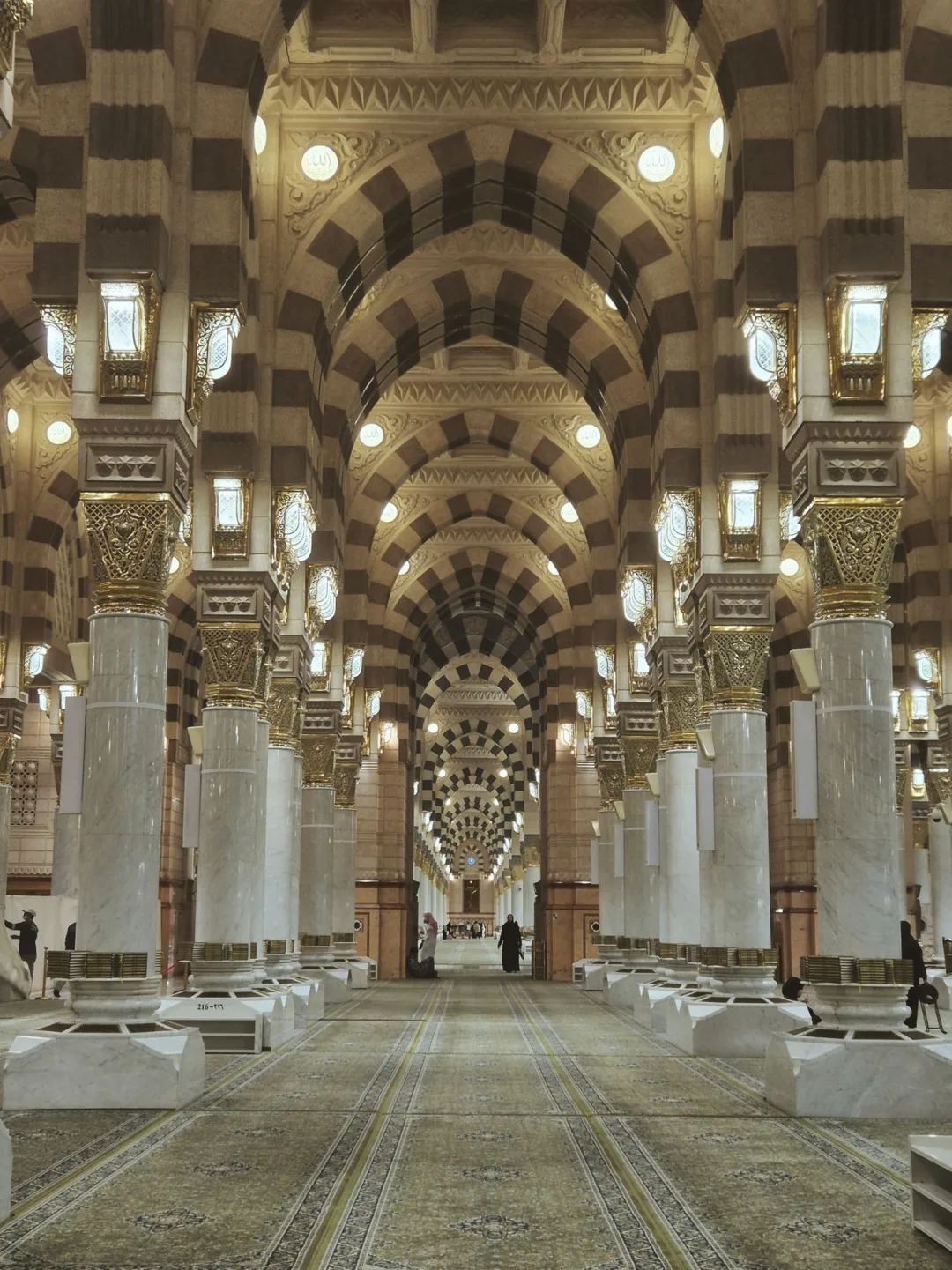 La grande nef de la mosquée