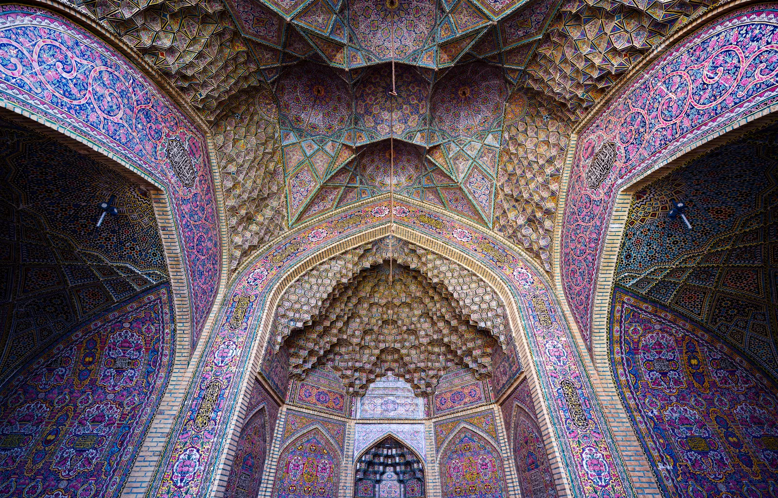 Mosquée Nasir al-Mulk — 2022-03-25 Iran, Shiraz DSC 0381 DxO