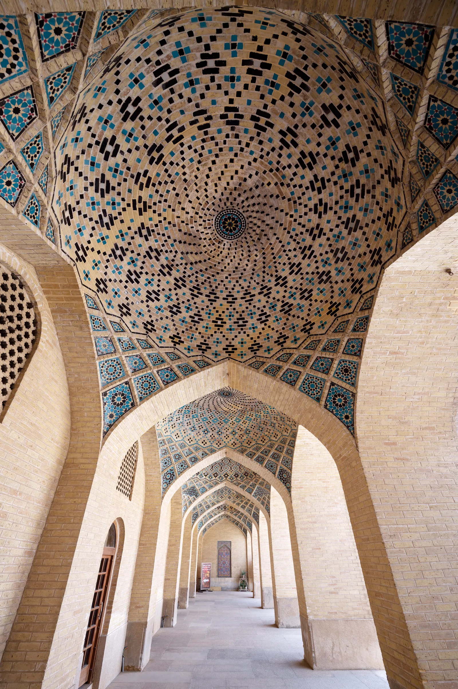 Mosquée Nasir al-Mulk — 2022-03-25 Iran, Shiraz DSC 0389 DxO