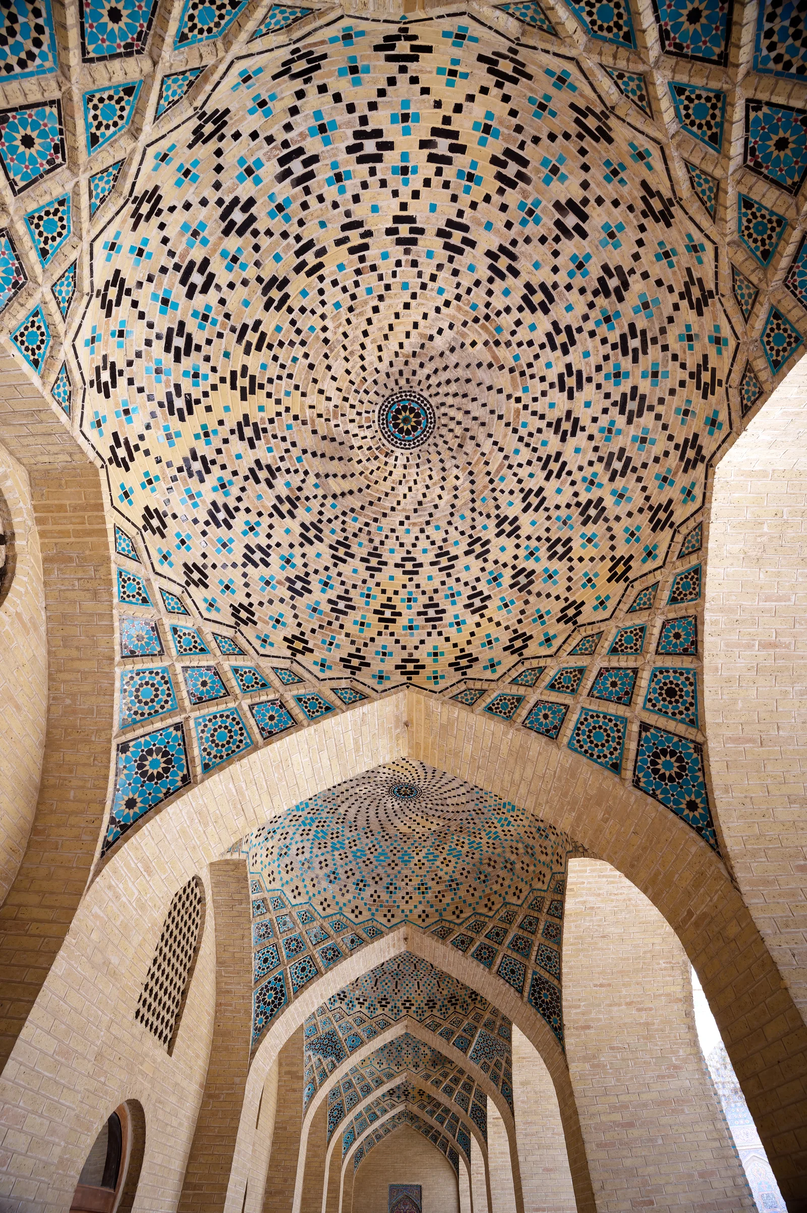 Mosquée Nasir al-Mulk — 2022-03-25 Iran, Shiraz DSC 0391 DxO