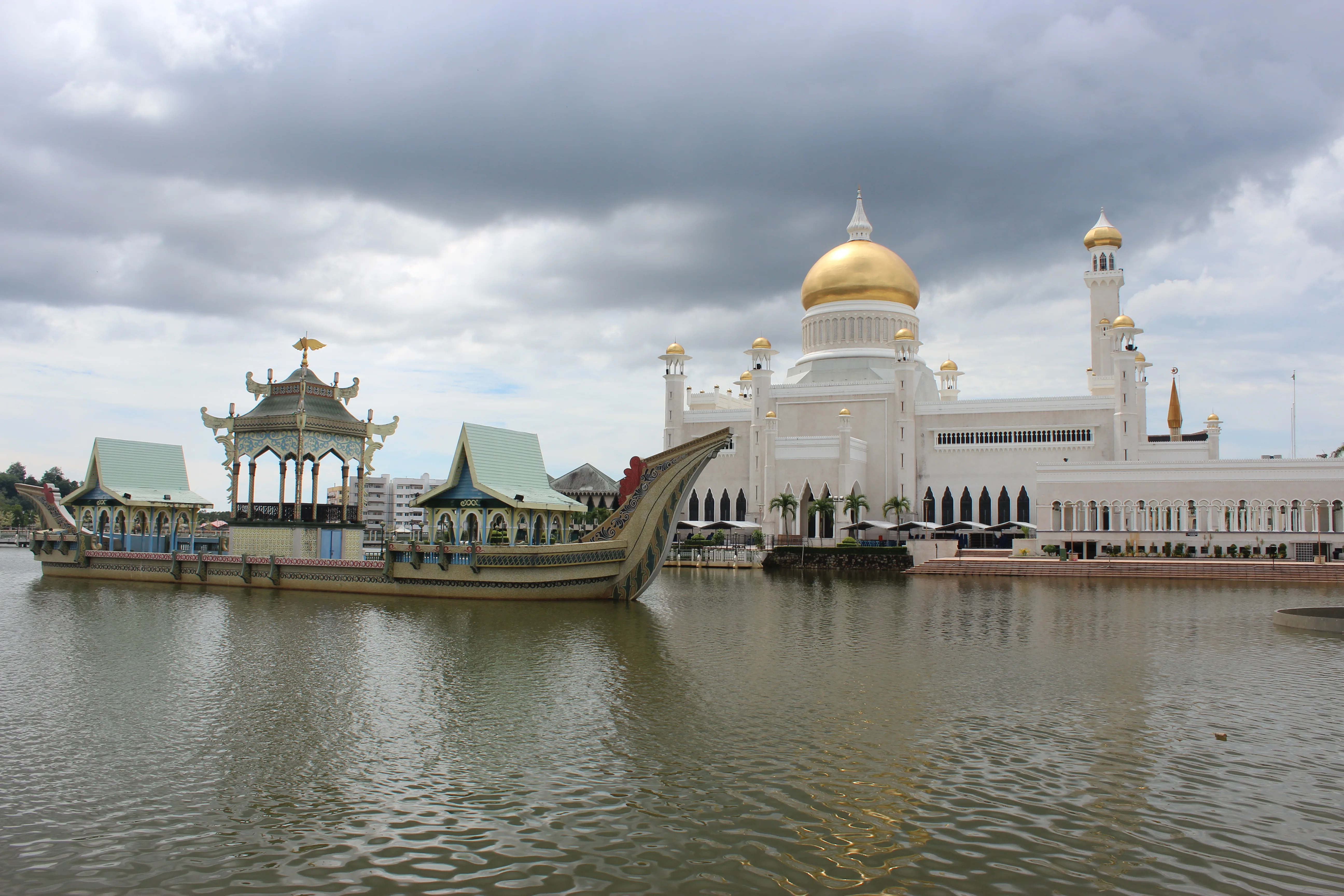 Illustration de la Mosquée Omar Ali Saifuddien à Bandar Seri Begawan