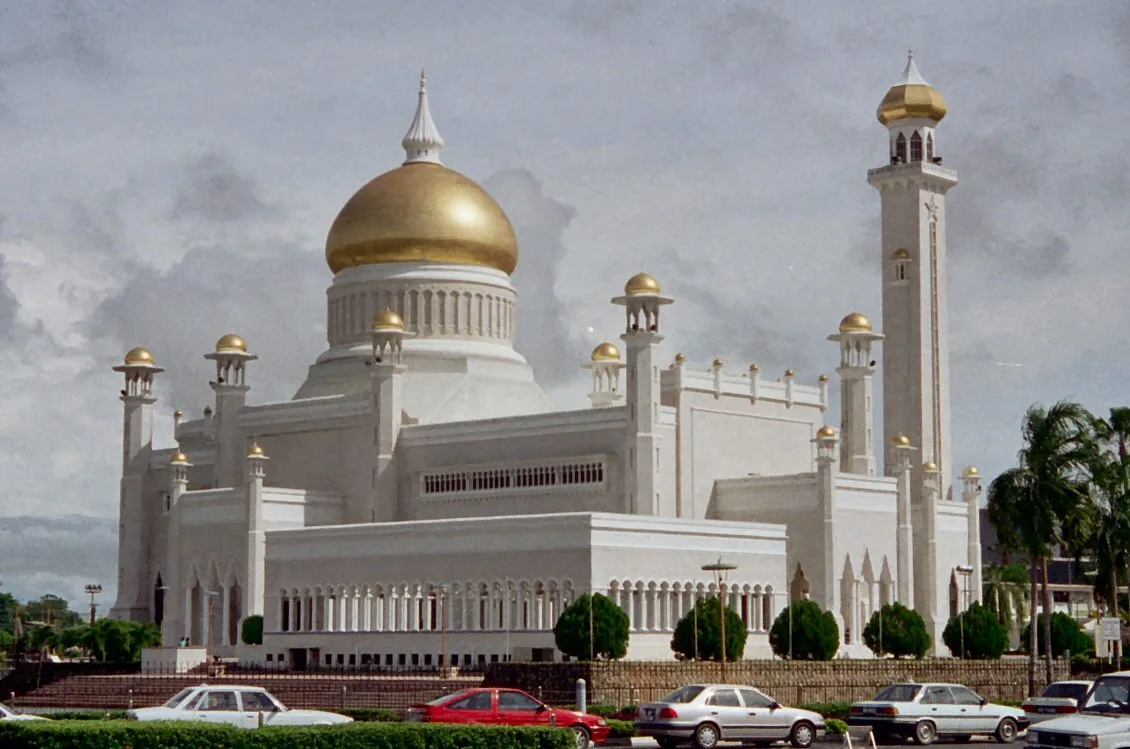 Mosquée Omar Ali Saifuddien — Vue de la mosquée Omar Ali Saifuddien