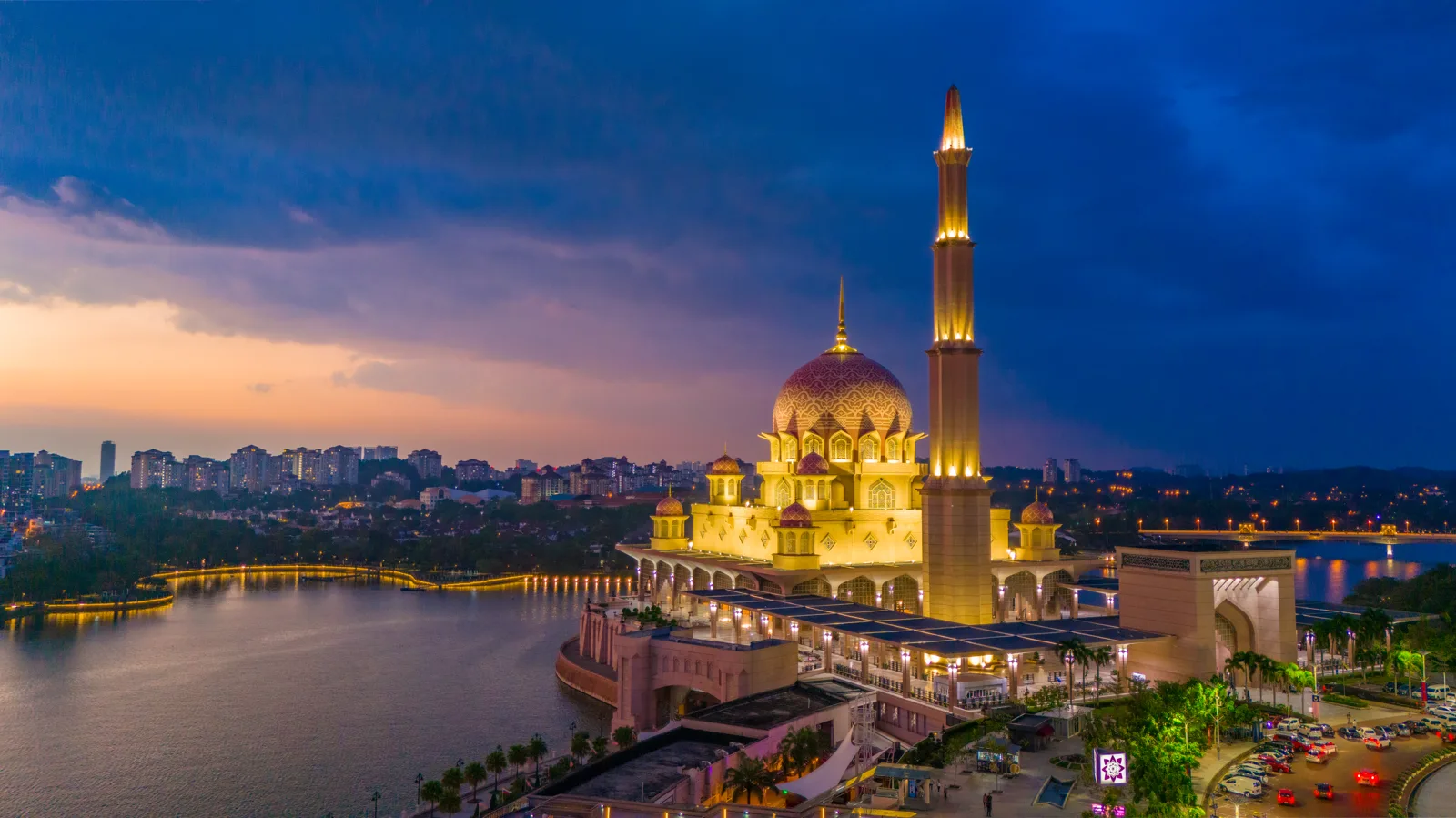 Mosquée Putra — La mosquée Putra au coucher du soleil
