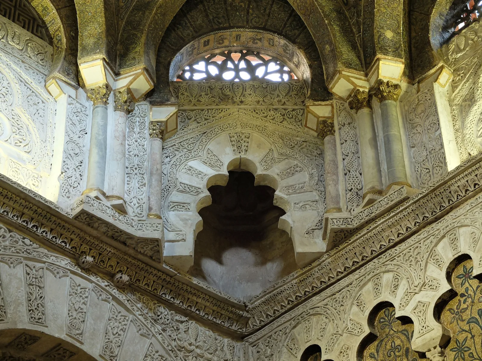 La coquille sculptée du mihrab