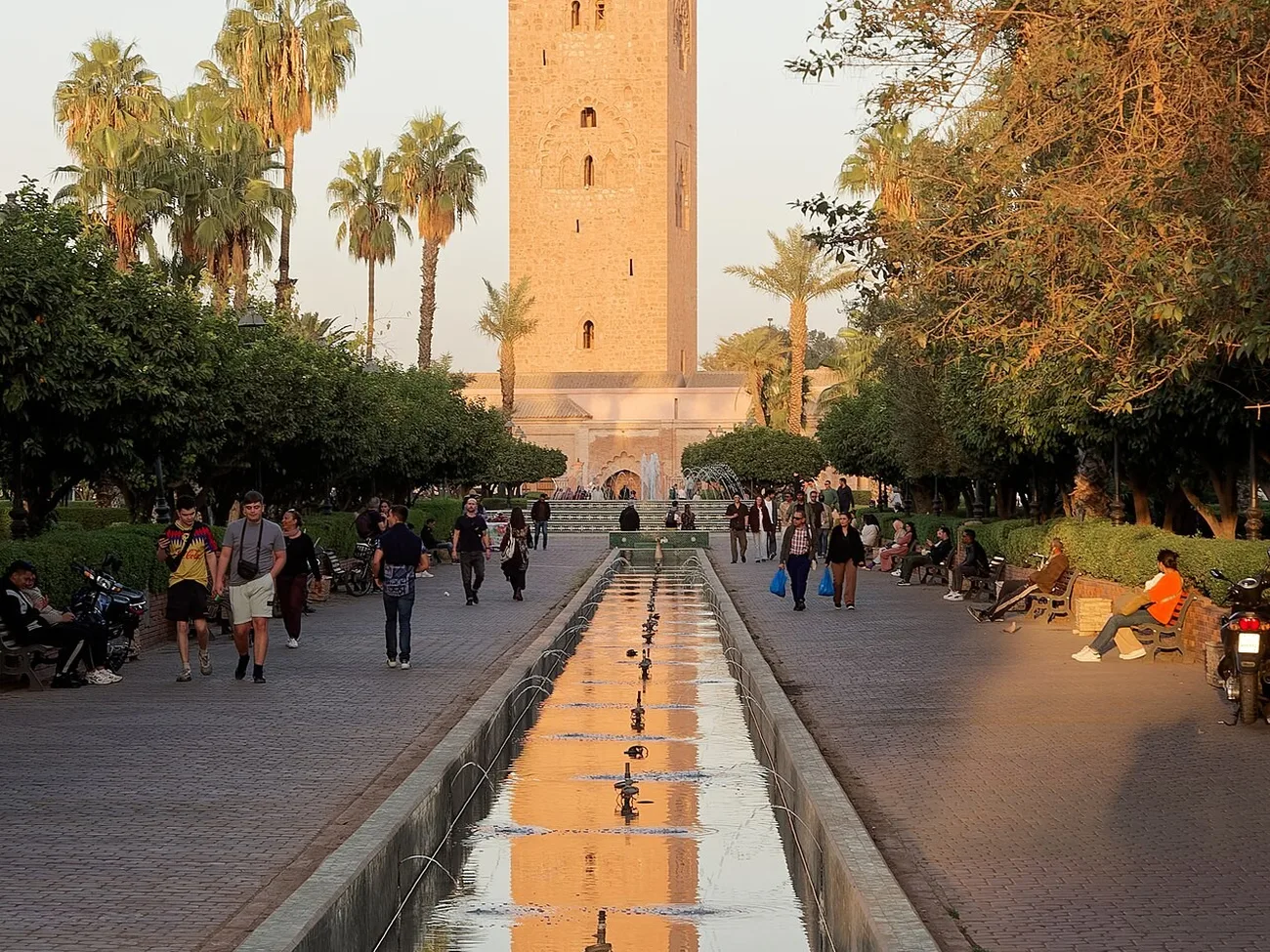 La Koutoubia reflétée dans un bassin, Marrakech