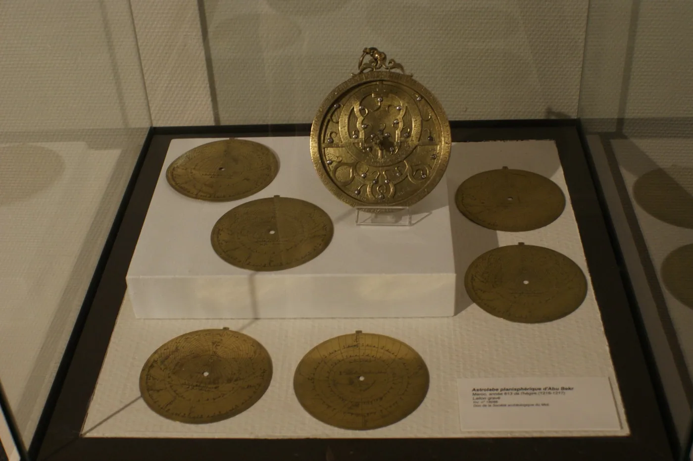 Instruments astronomiques, vitrine de musée