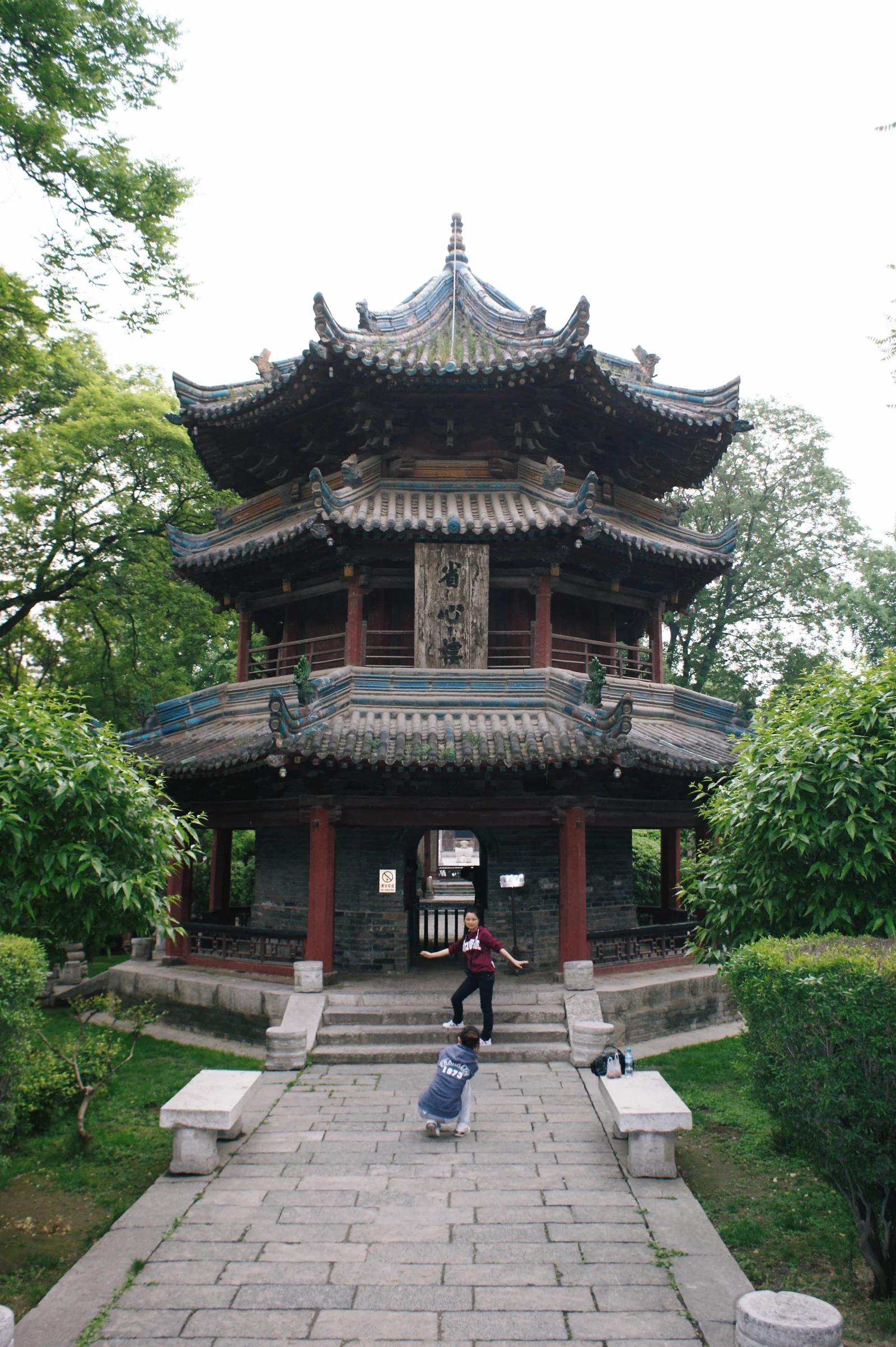Grande Mosquée de Xi'an — la tour d'Inspection du Cœur, pagode octogonale en bois à trois niveaux qui tient lieu de minaret